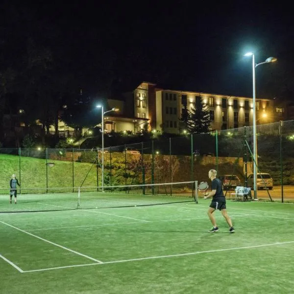 Tennis court in Malinowy Dwór Hotel Medical SPA