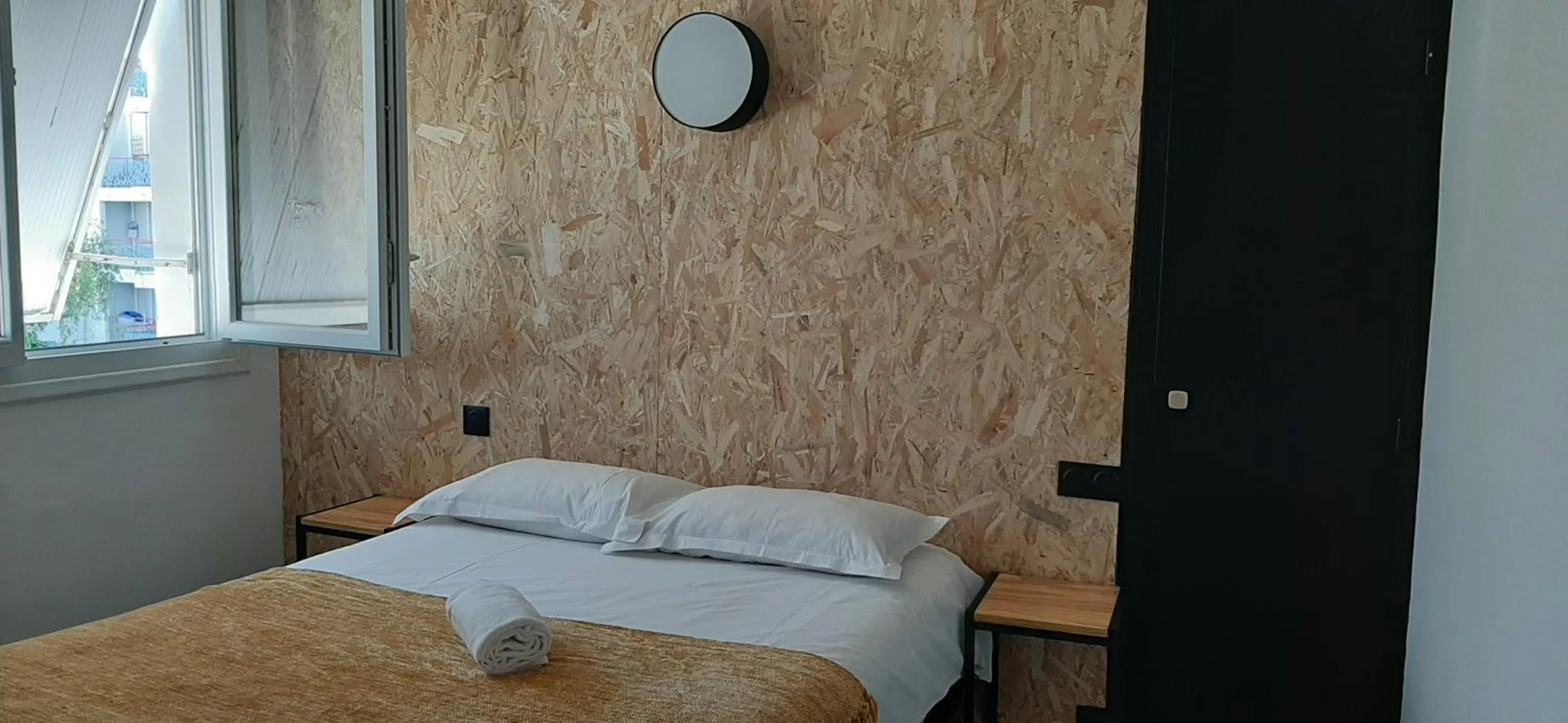 Bed in Hotel La Belle Etoile