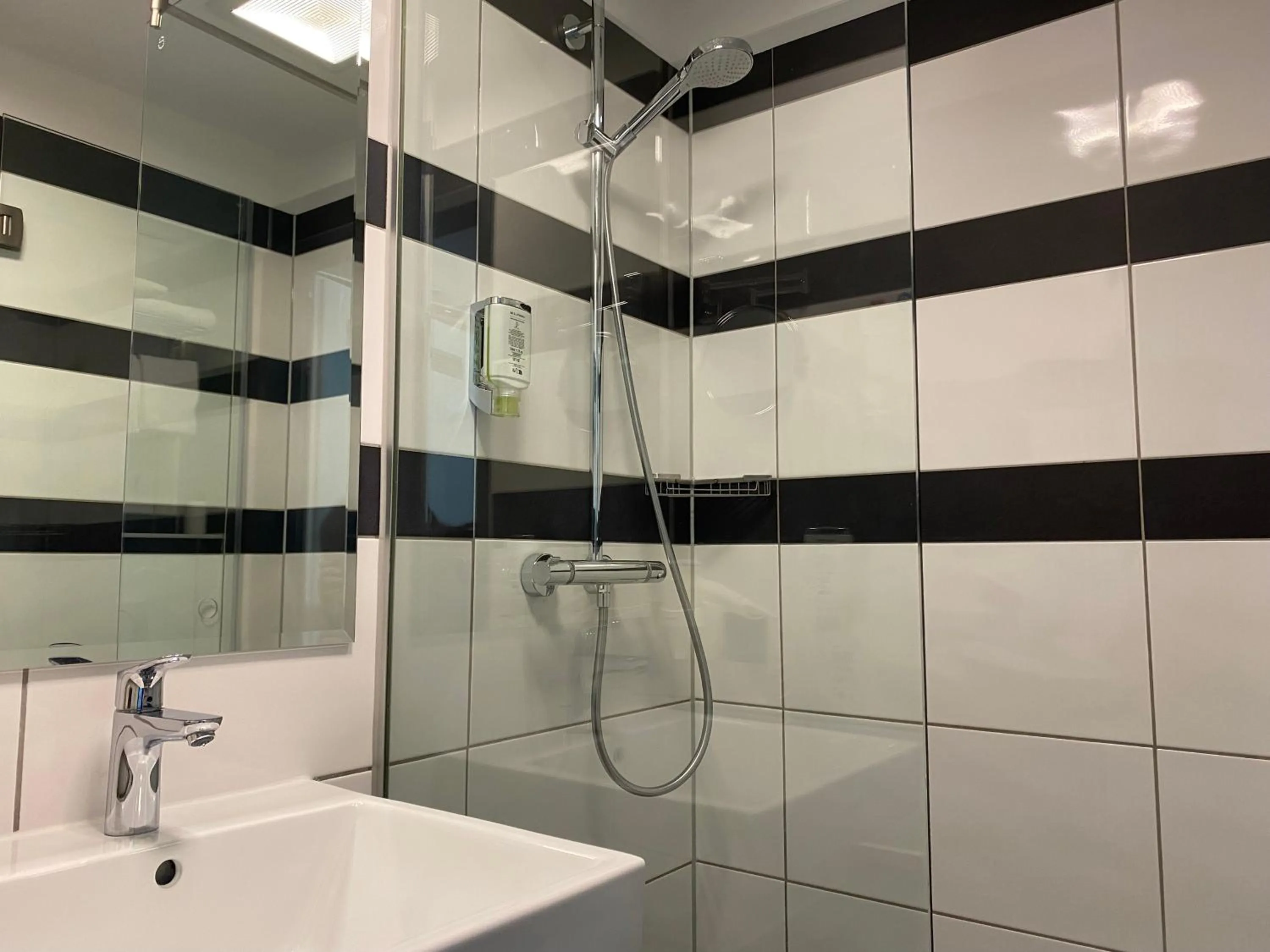 Smart Hotel Schönbrunn with free parking