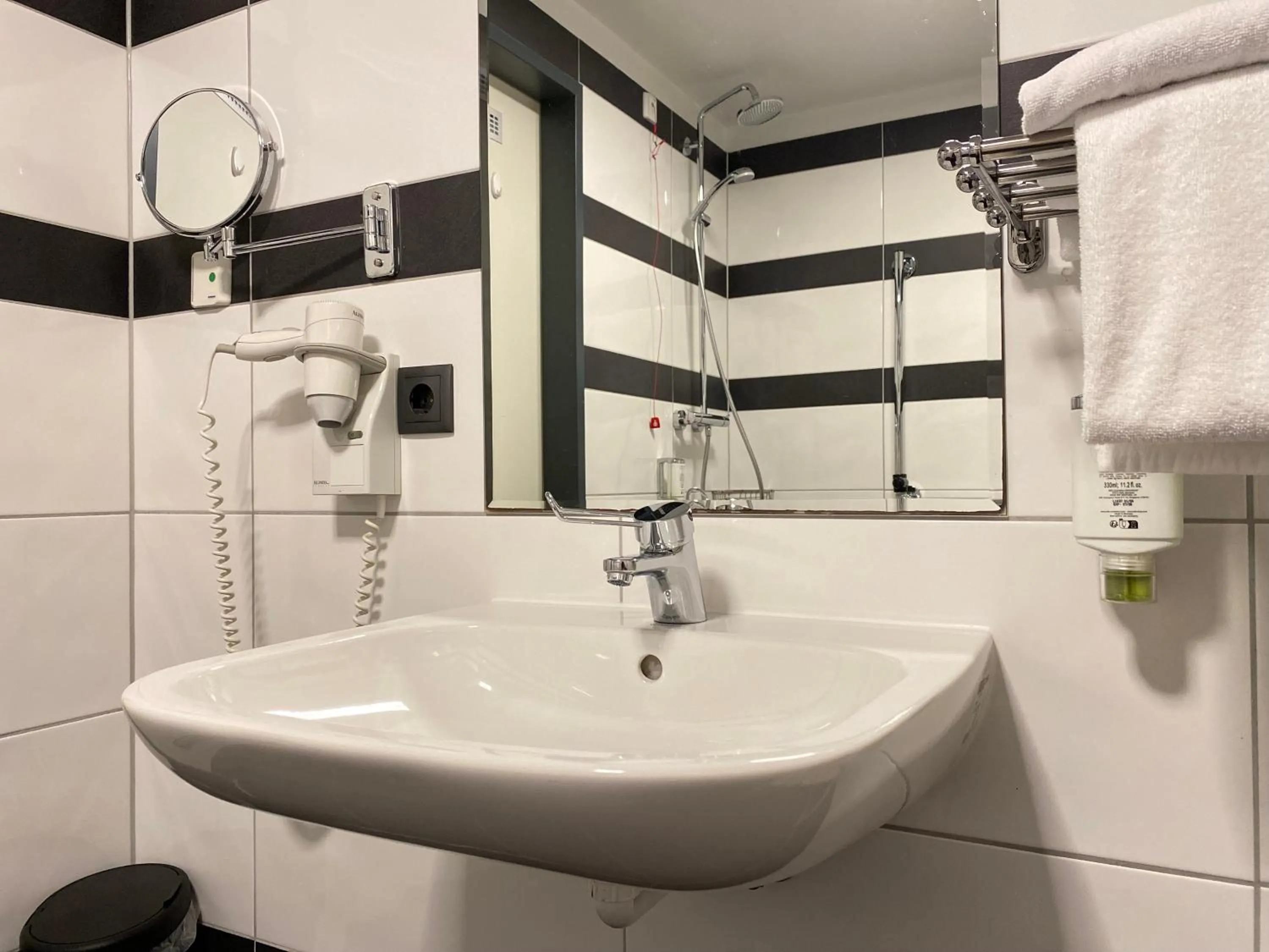 Smart Hotel Schönbrunn with free parking