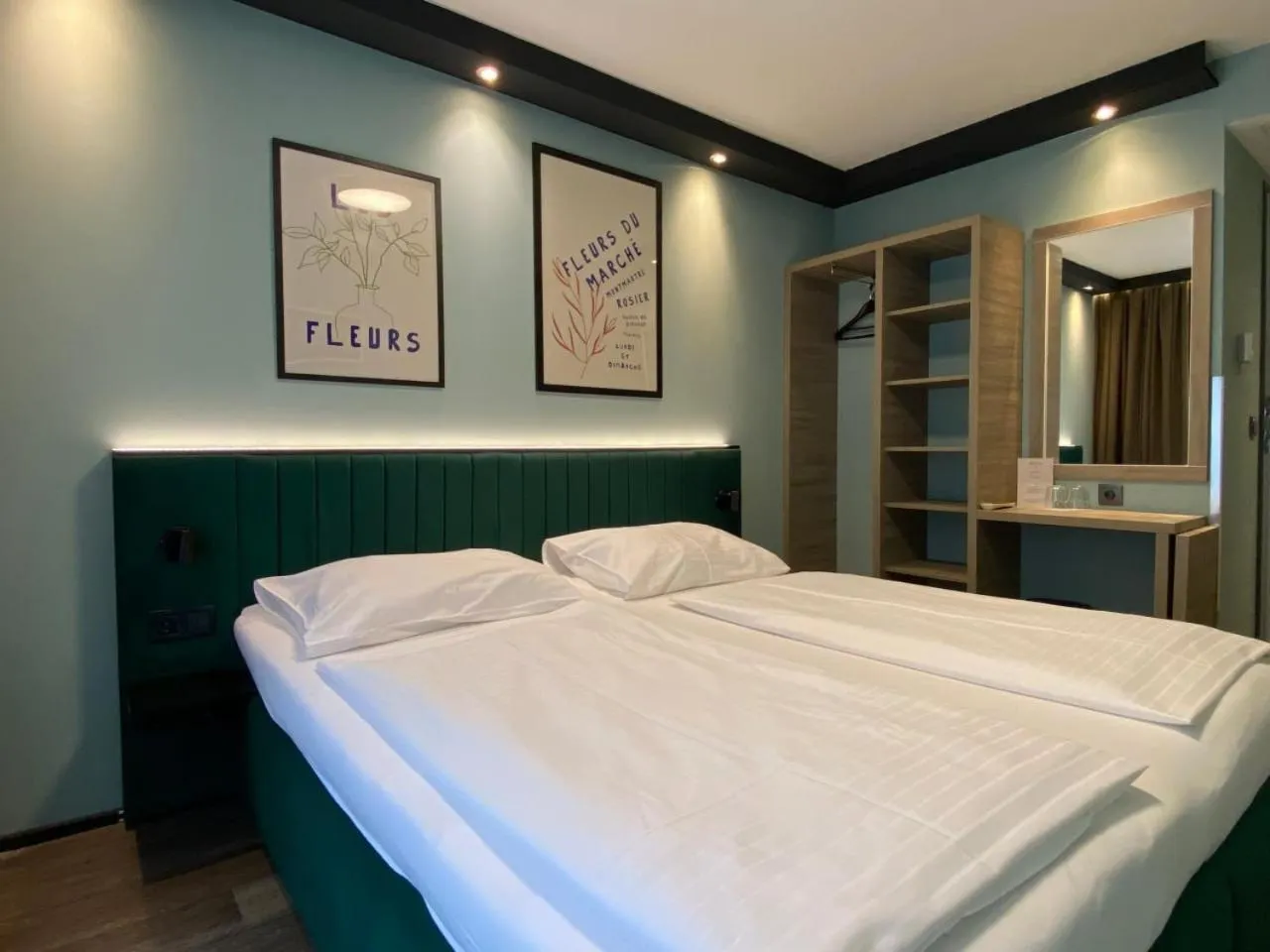 Photo of the whole room, Bed in Smart Hotel Schönbrunn with free parking