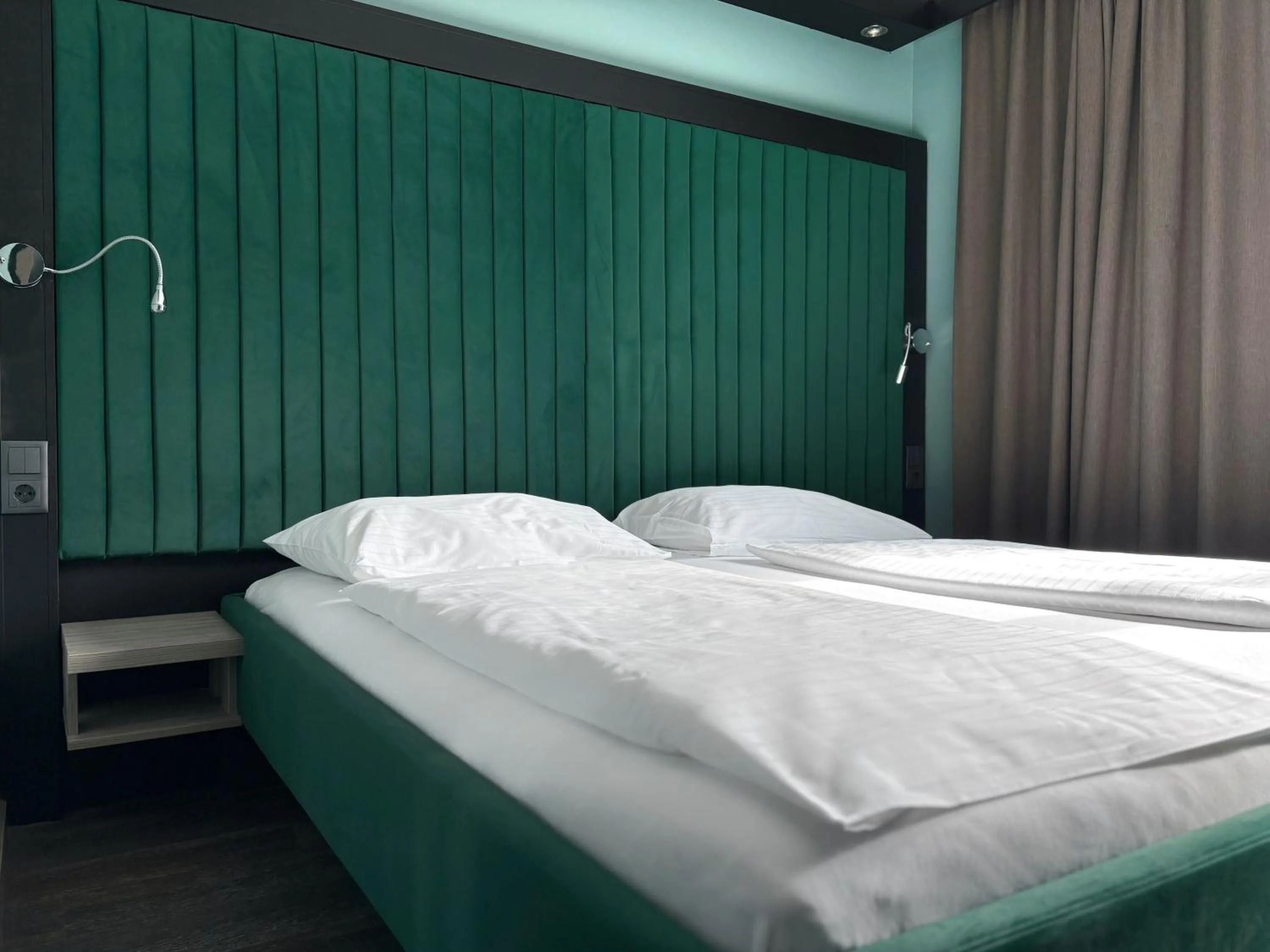 Bed in Smart Hotel Schönbrunn with free parking