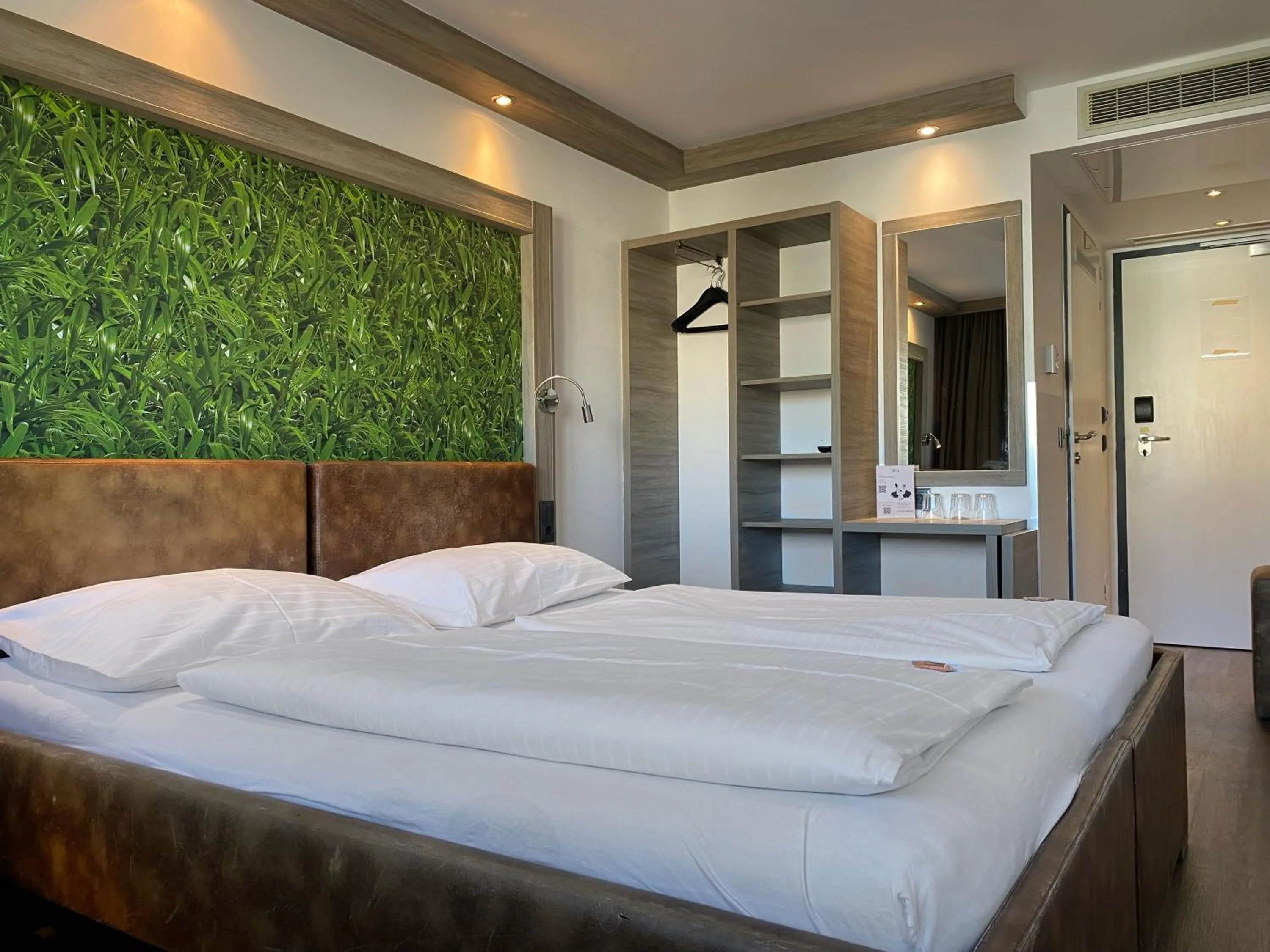 Bed in Smart Hotel Schönbrunn with free parking