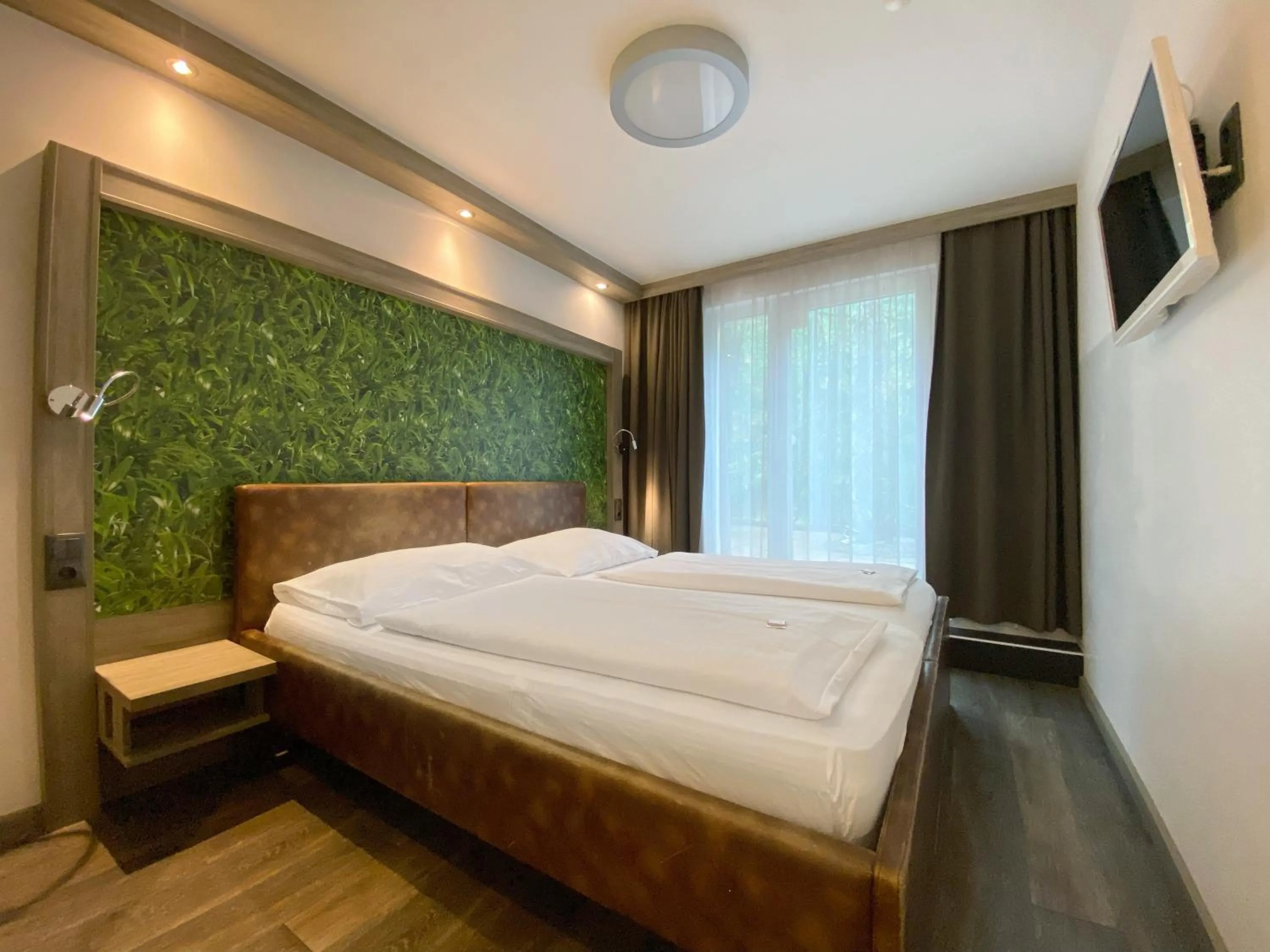 Bed in Smart Hotel Schönbrunn with free parking