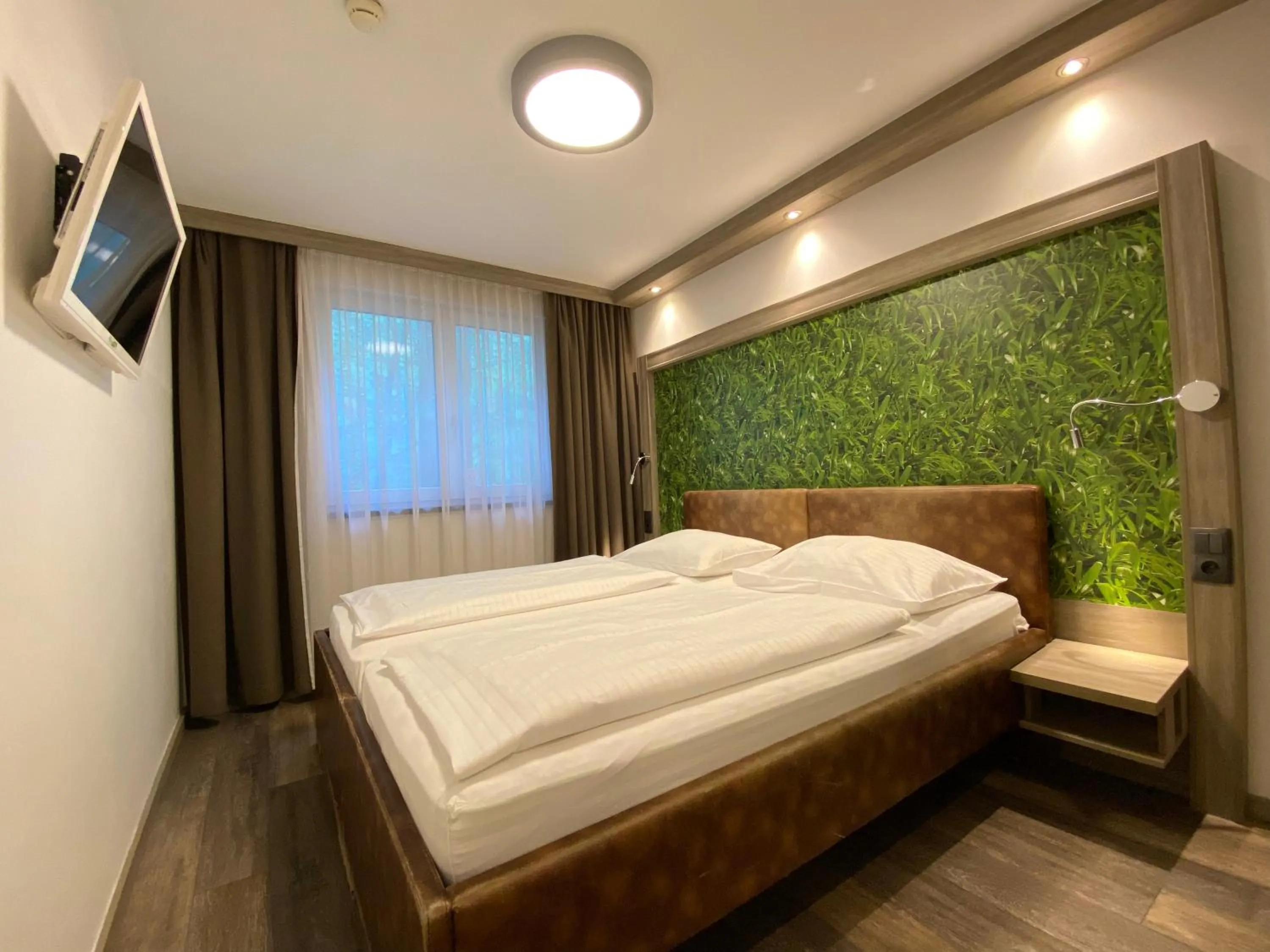 Bed in Smart Hotel Schönbrunn with free parking