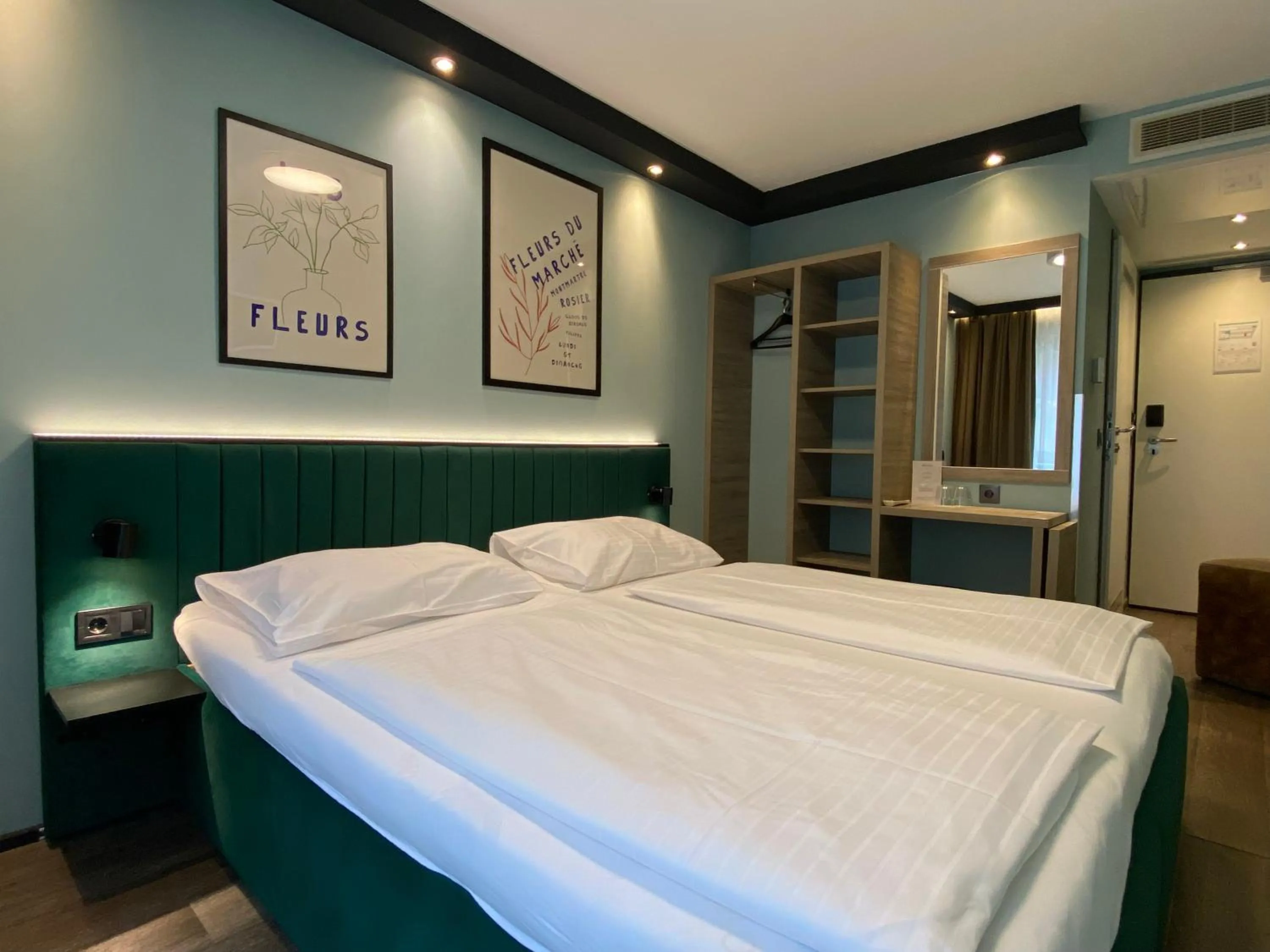 Photo of the whole room, Bed in Smart Hotel Schönbrunn with free parking