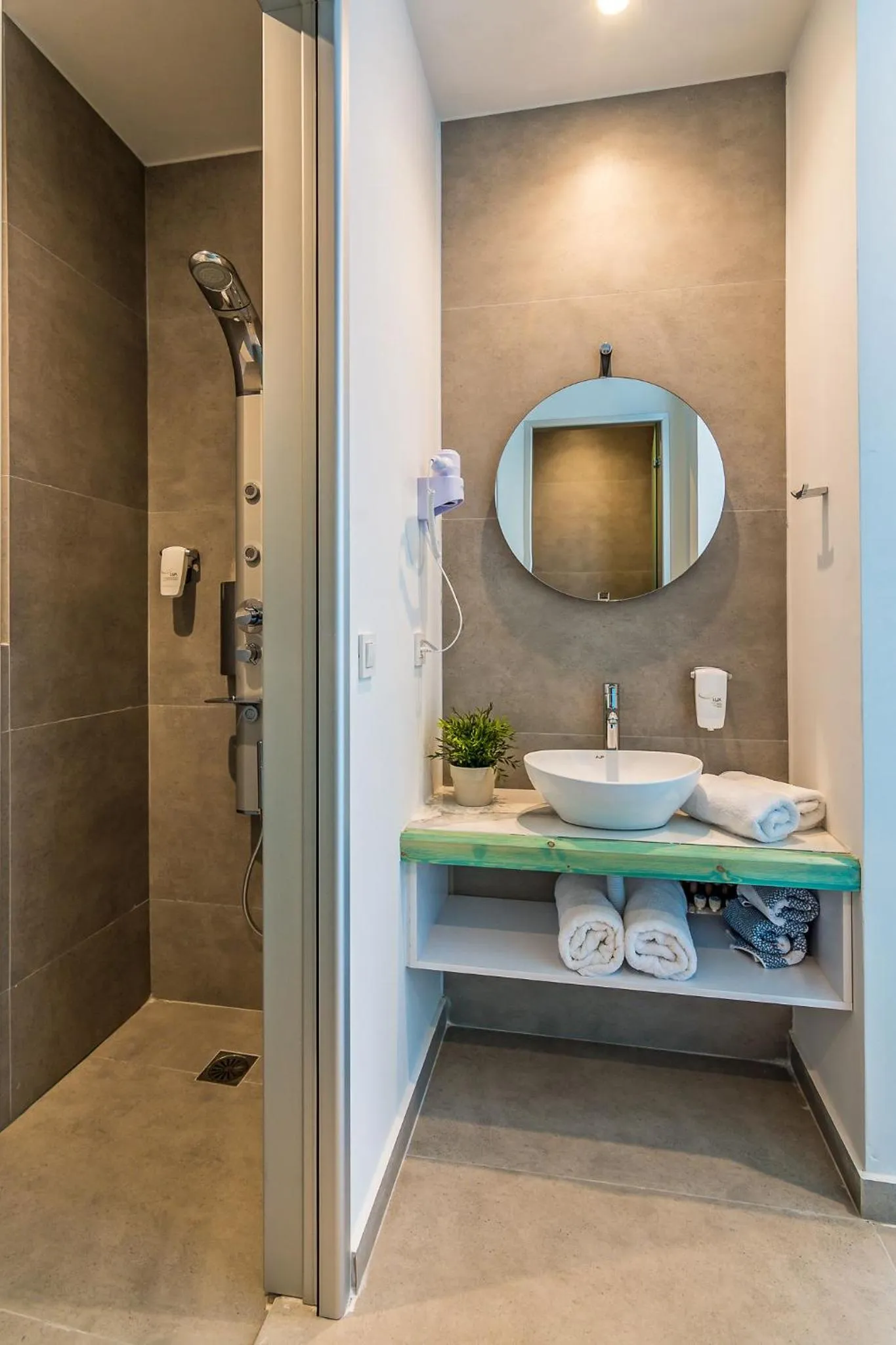 Shower in Samaria by the Sea