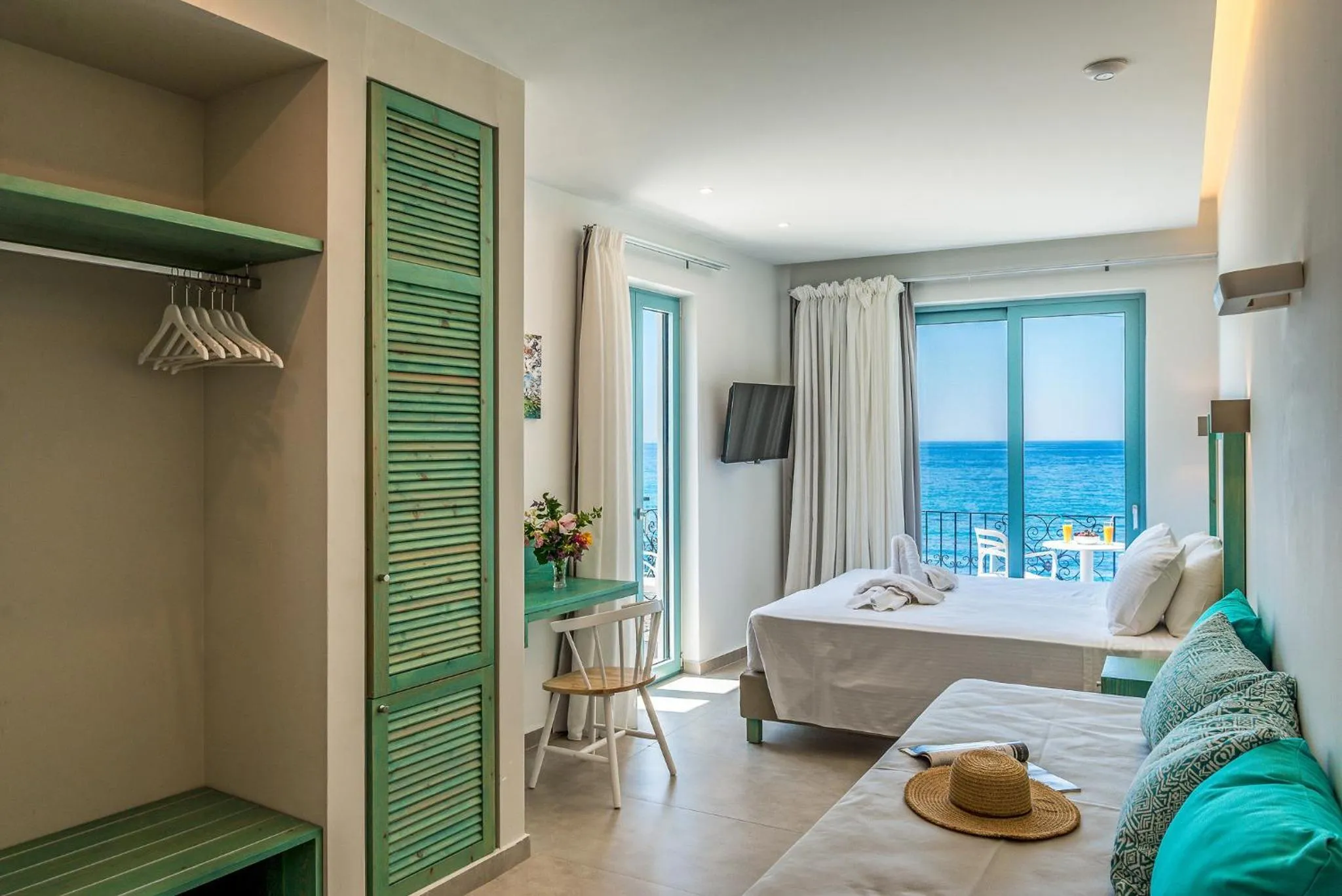 Balcony/Terrace, Bed in Samaria by the Sea