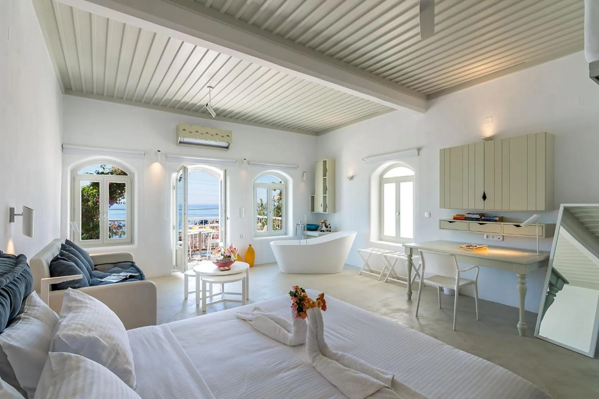 Photo of the whole room, Bed in Samaria by the Sea
