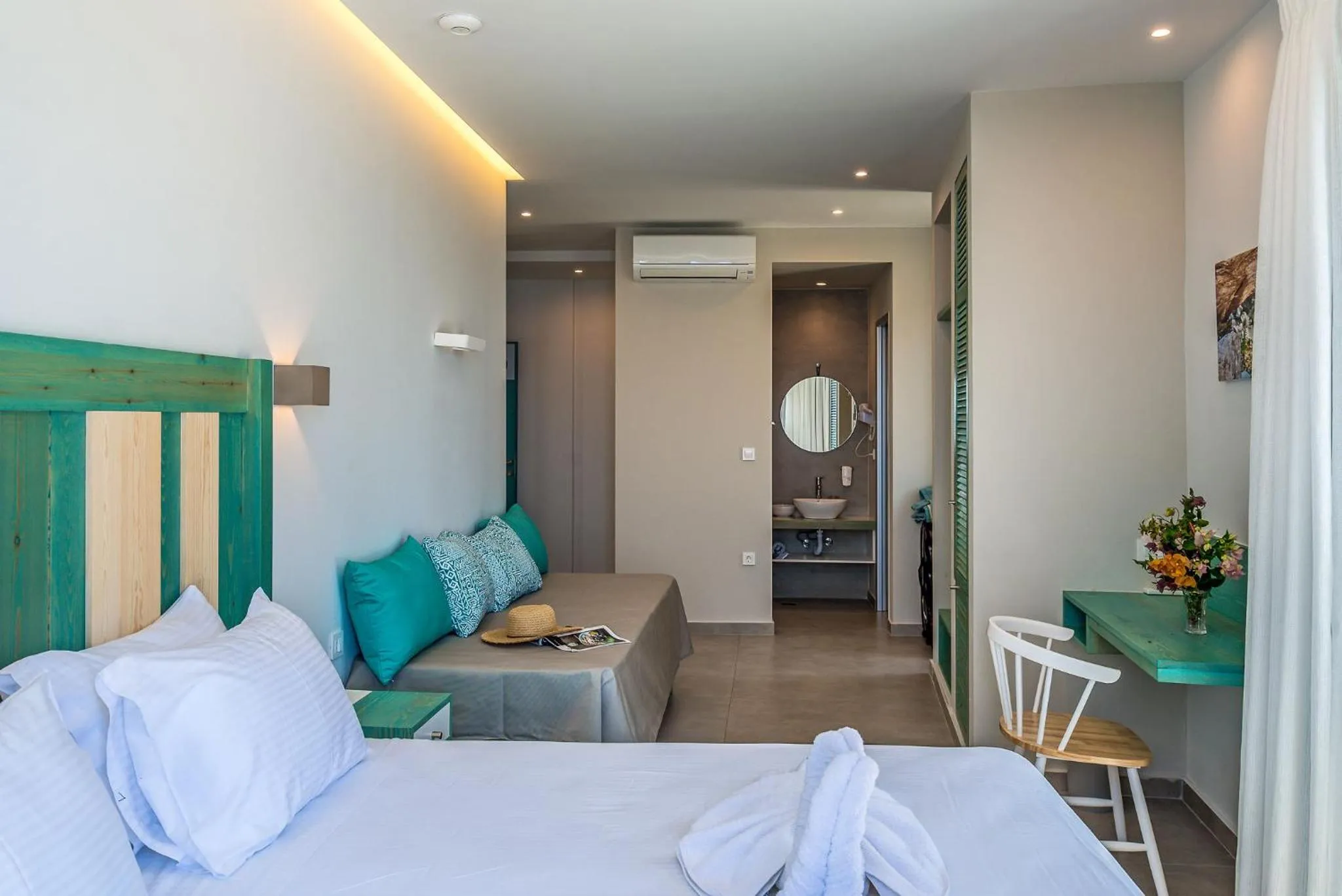 Bed in Samaria by the Sea