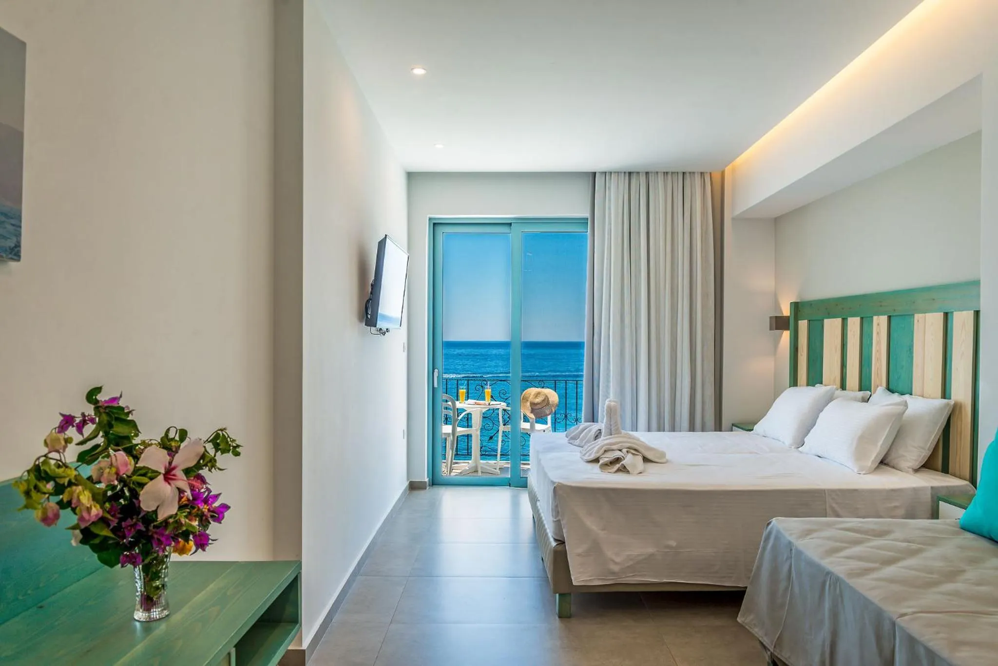 Photo of the whole room, Bed in Samaria by the Sea