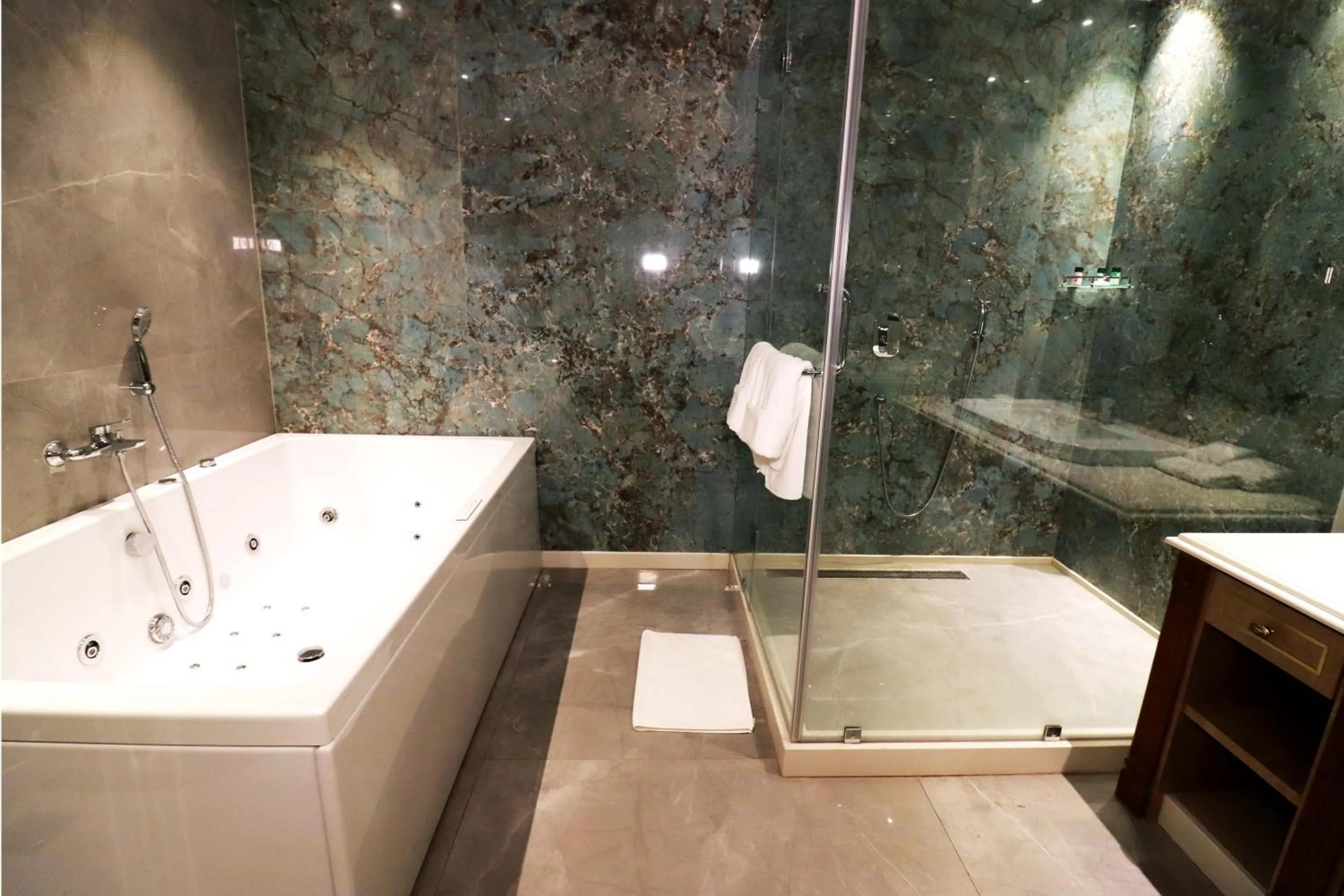 Hot Tub in Seven Eleven Hotels and Club