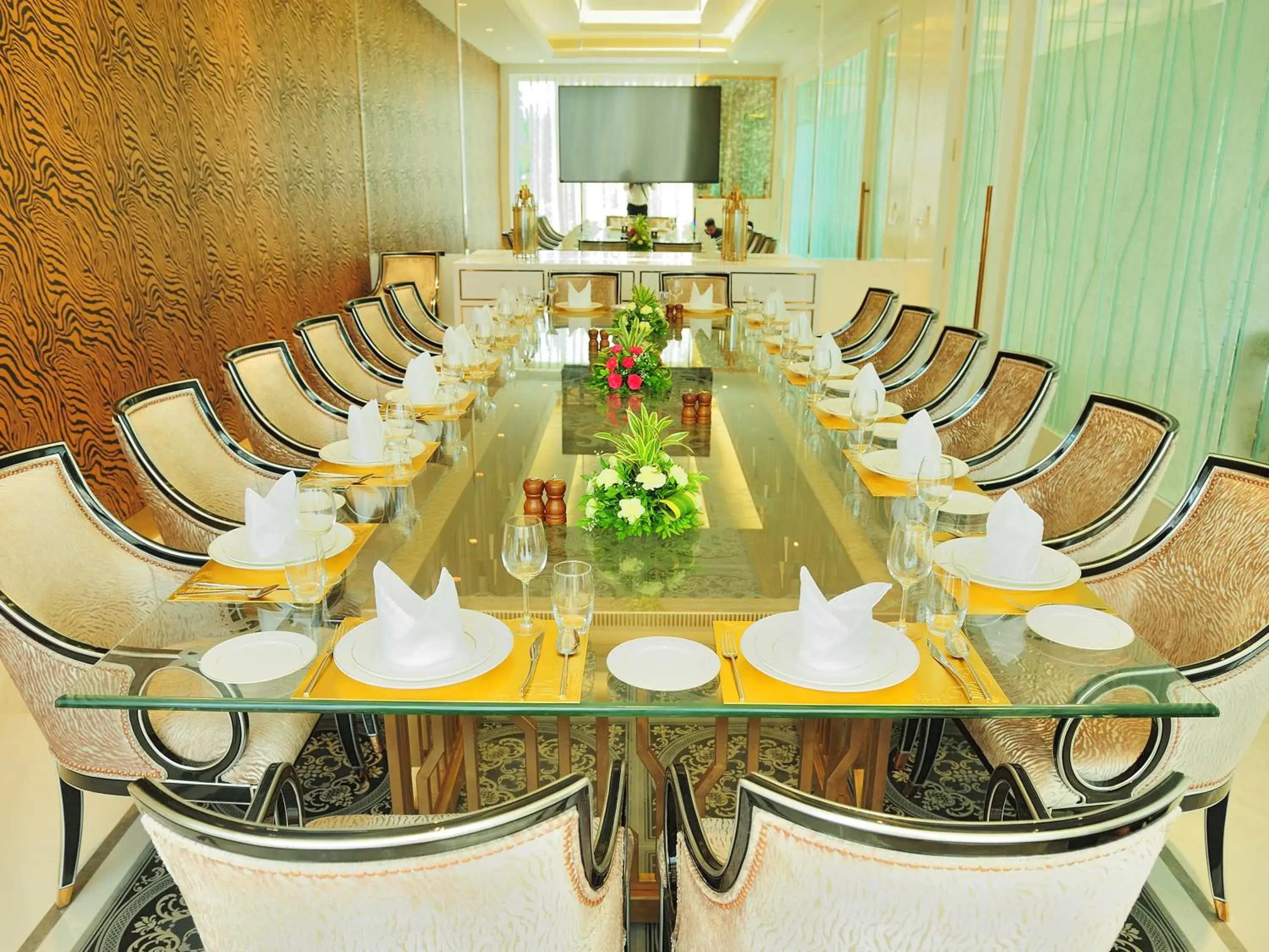 Restaurant/places to eat in Seven Eleven Hotels and Club Restaurant/places to eat in Seven Eleven Hotels and Club
