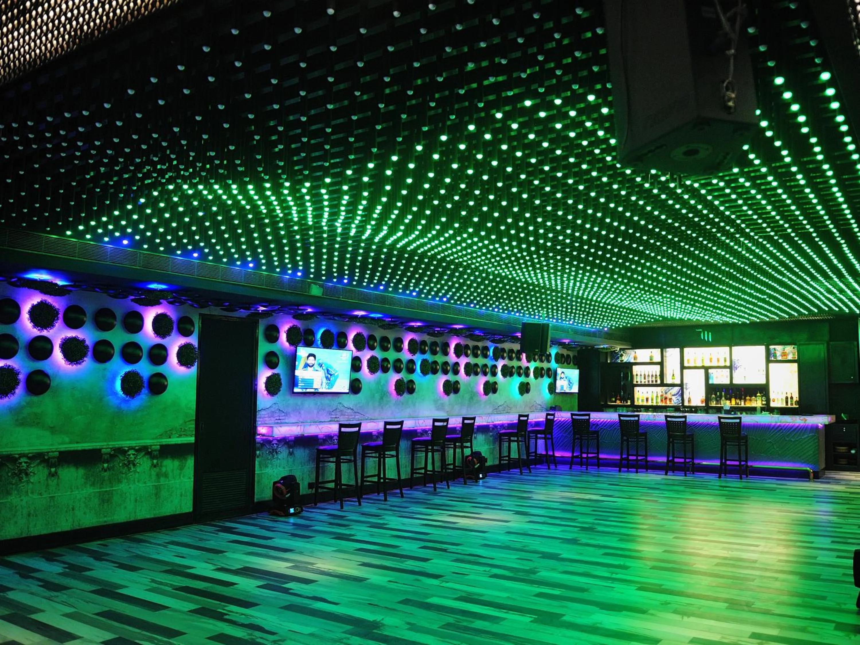 Nightclub / DJ in Seven Eleven Hotels and Club