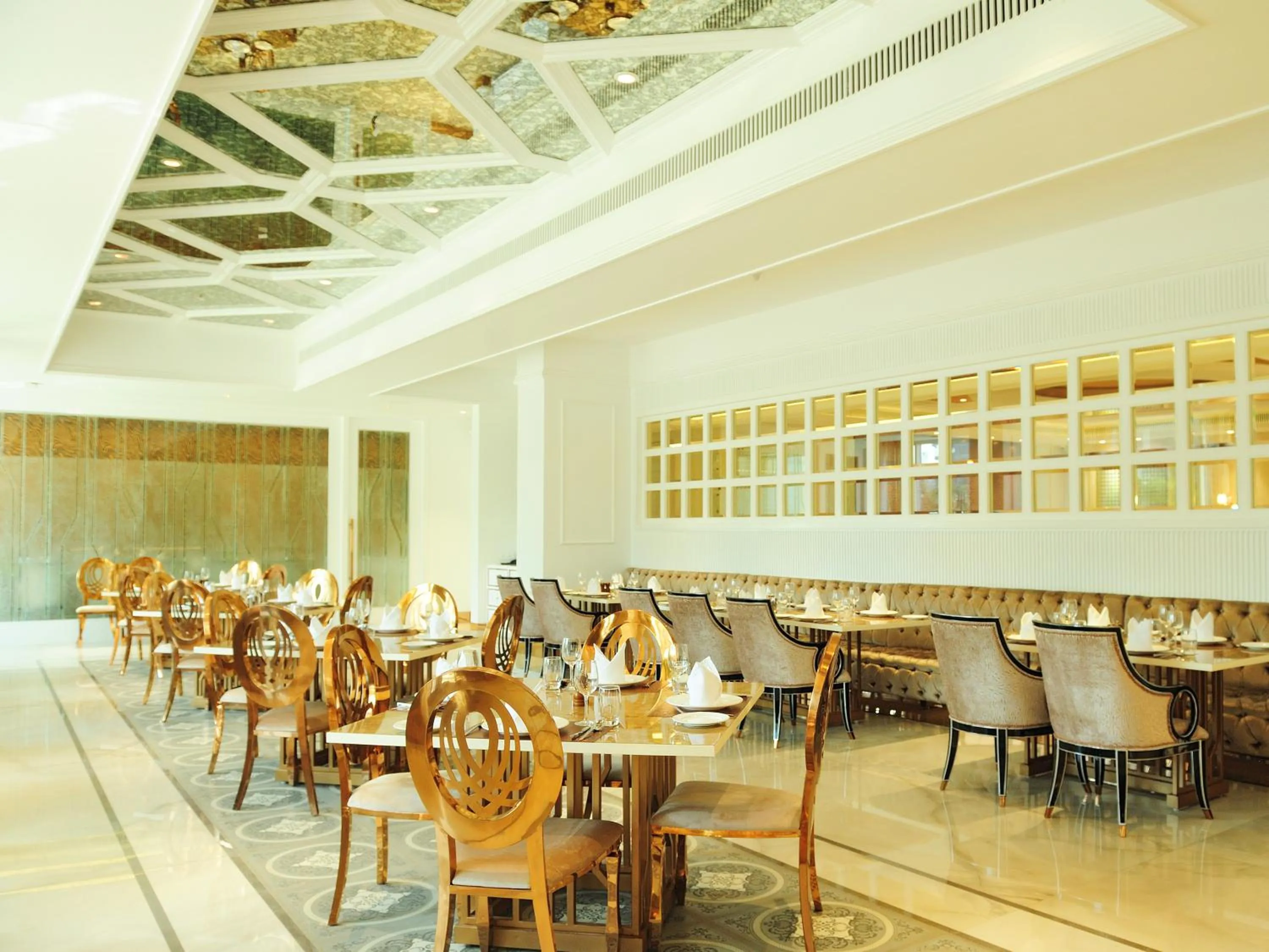 Restaurant/places to eat in Seven Eleven Hotels and Club