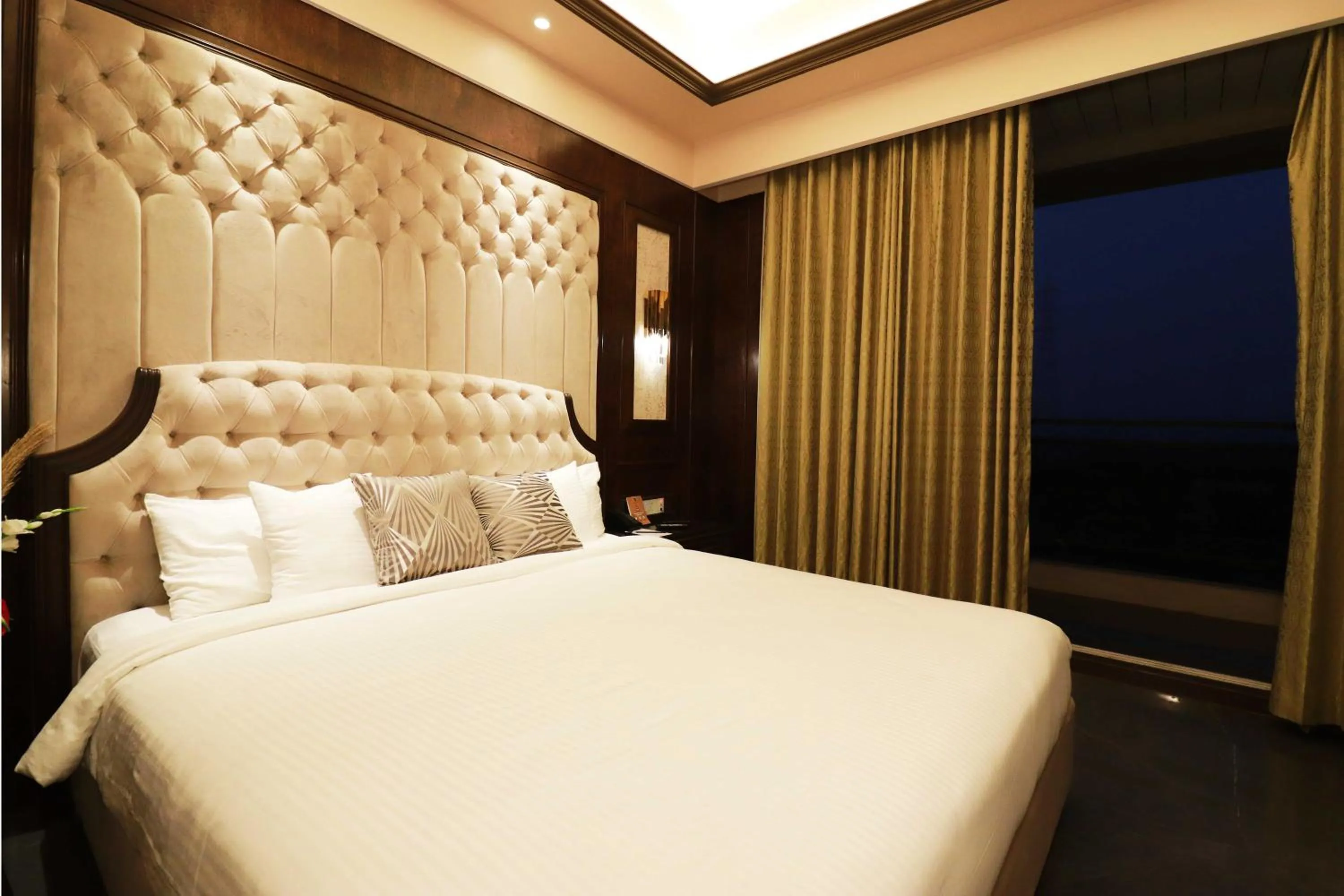 Bedroom, Bed in Seven Eleven Hotels and Club