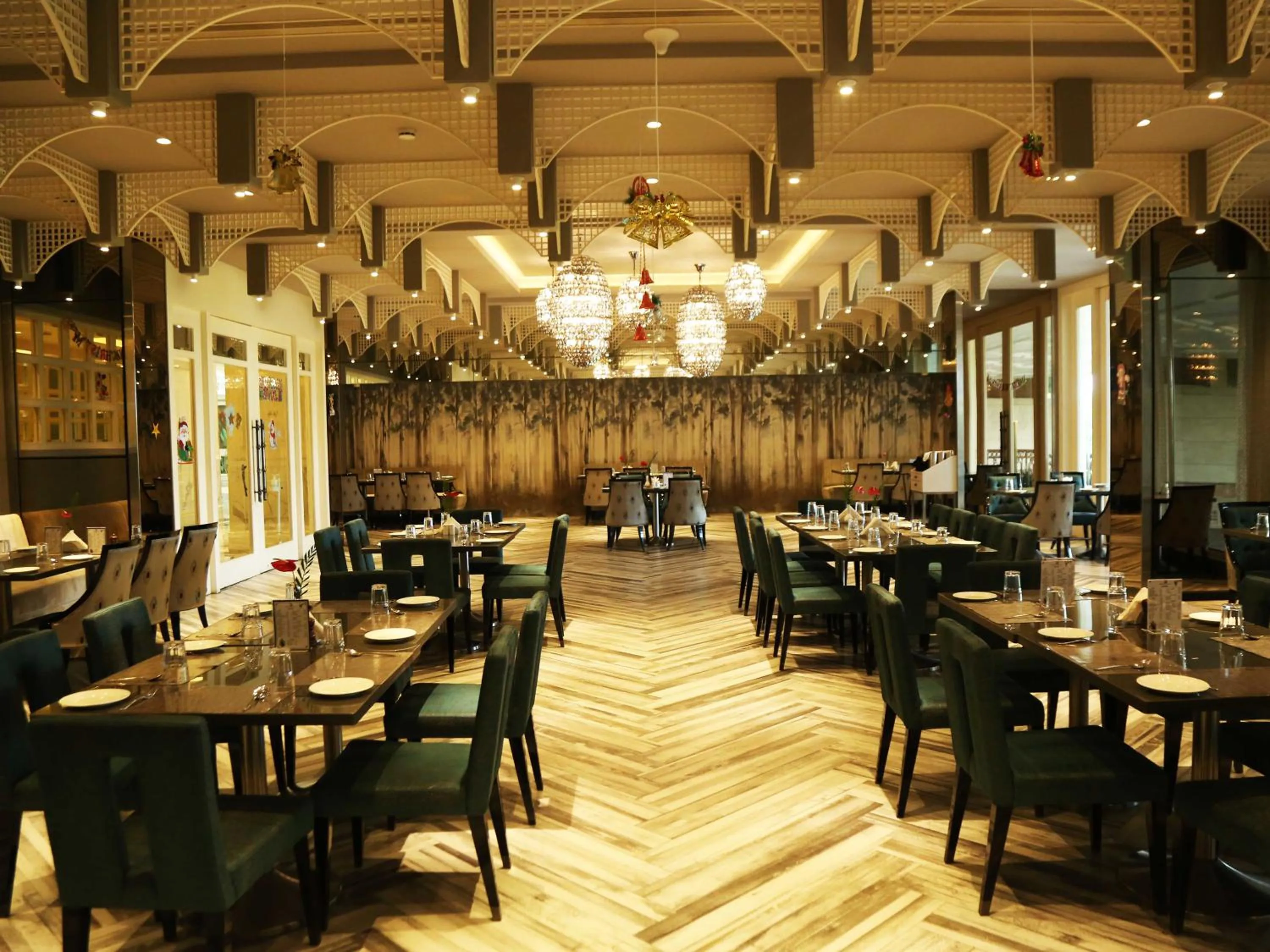 Restaurant/places to eat in Seven Eleven Hotels and Club