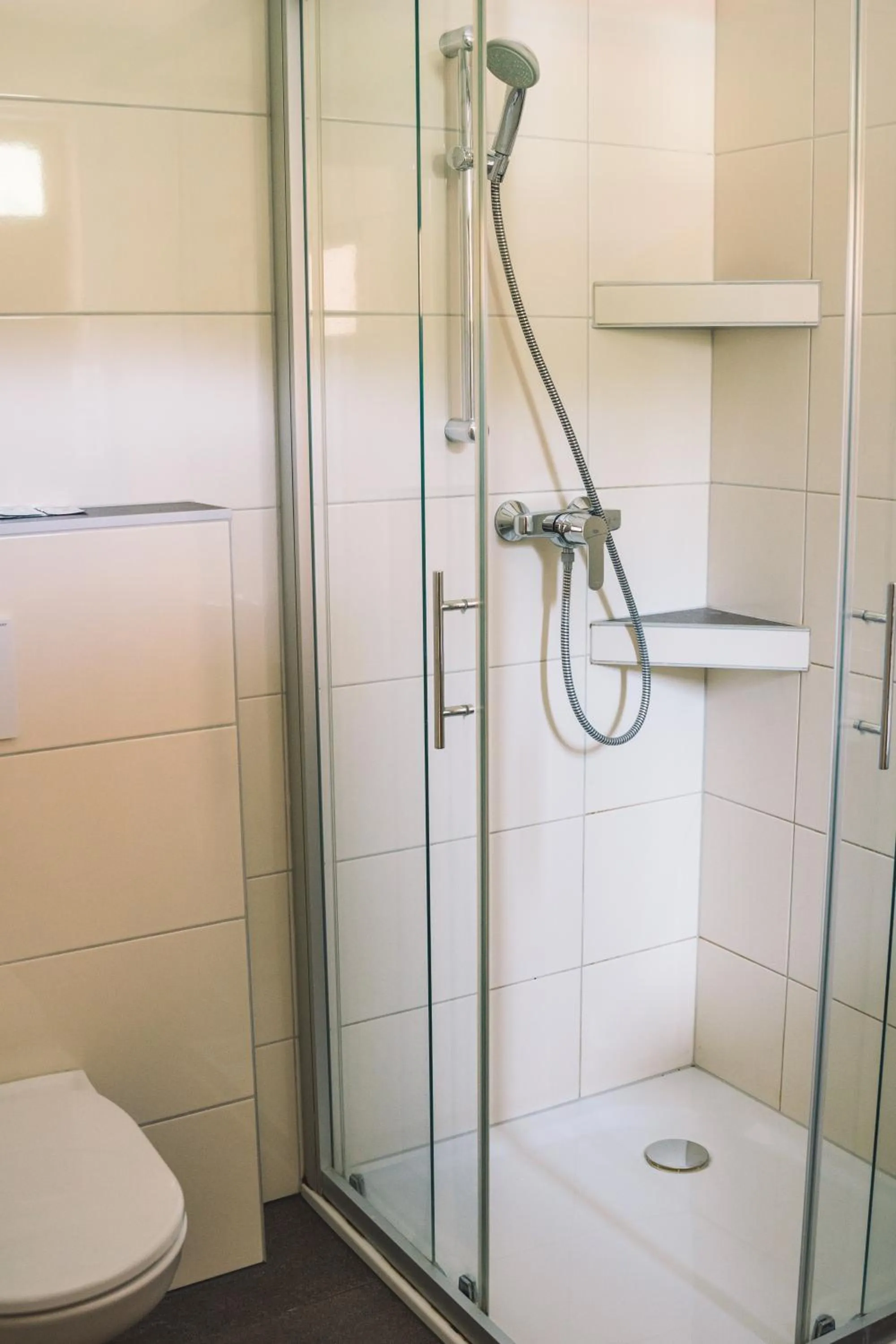 Shower in Hotel Restaurant Thadeushof