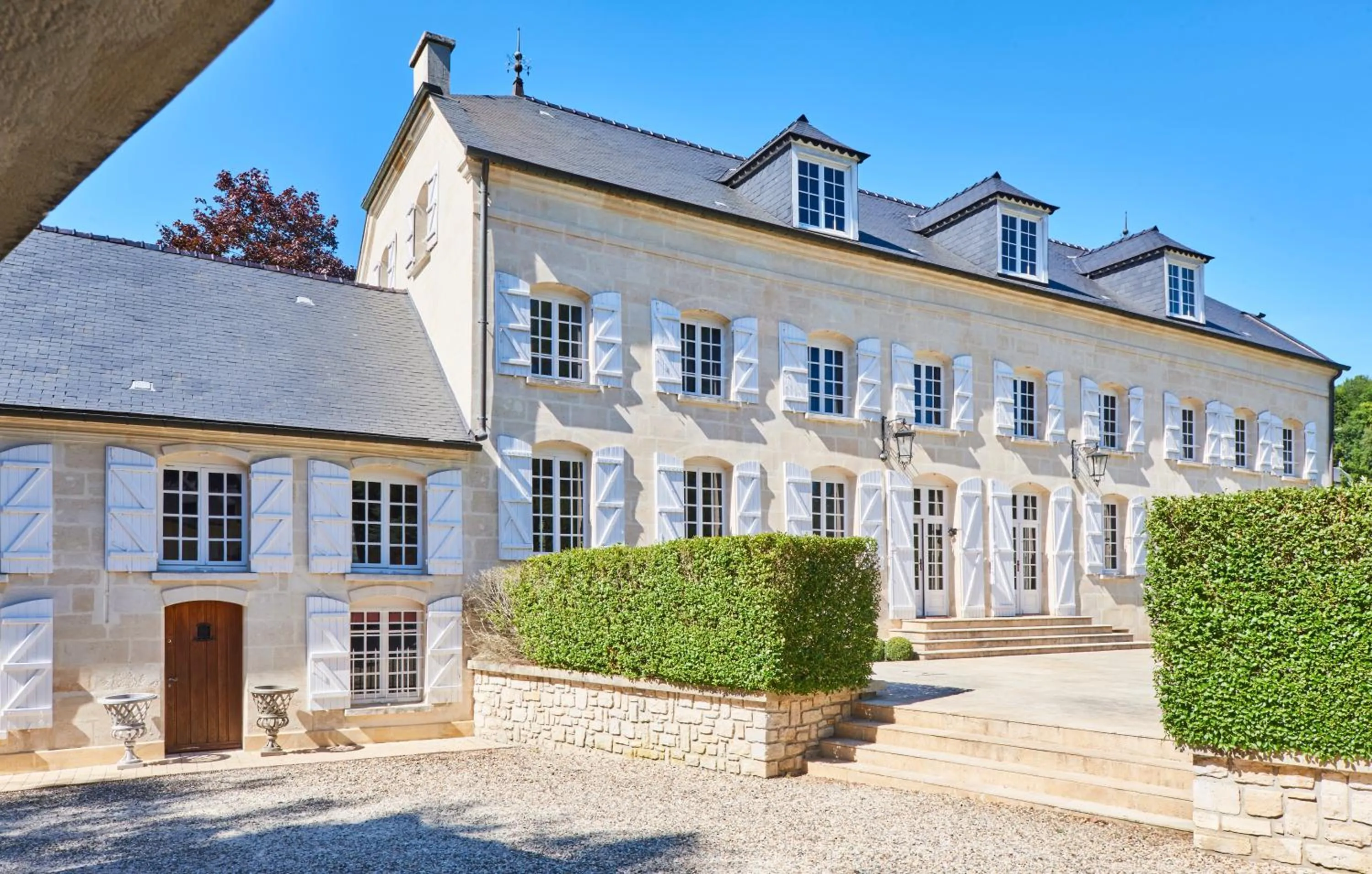 Property building in Moulin Royale