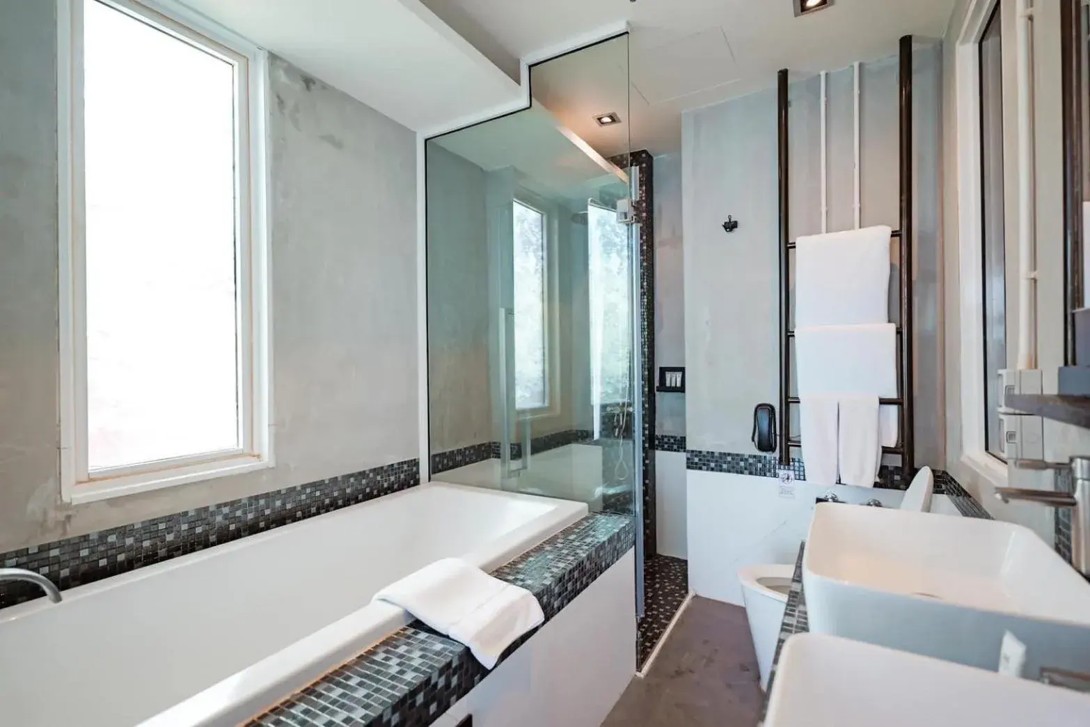 Bathroom, Bed in Pattaya Modus Beachfront Resort Bathroom, Bed in Pattaya Modus Beachfront Resort