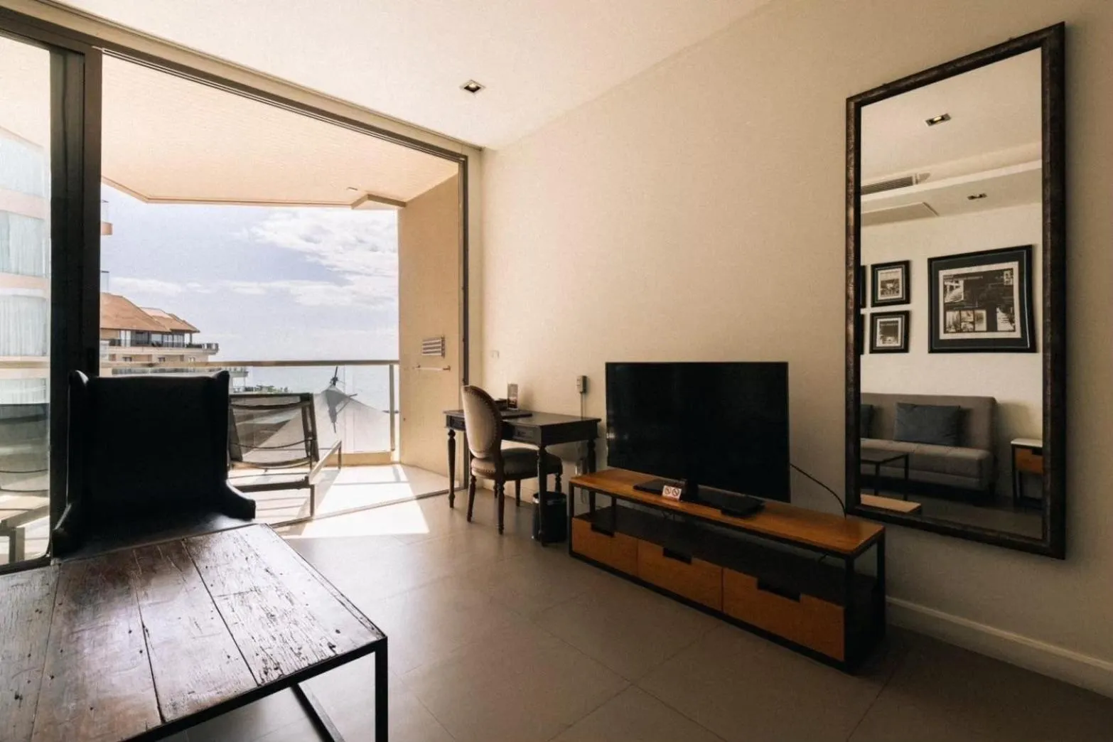 Seating area in Pattaya Modus Beachfront Resort