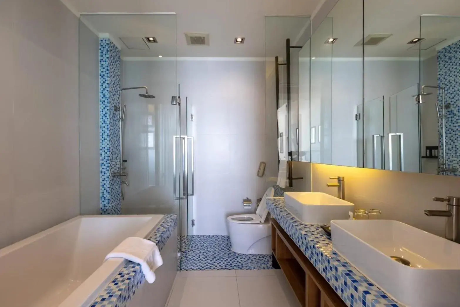 Toilet in Pattaya Modus Beachfront Resort Toilet in Pattaya Modus Beachfront Resort