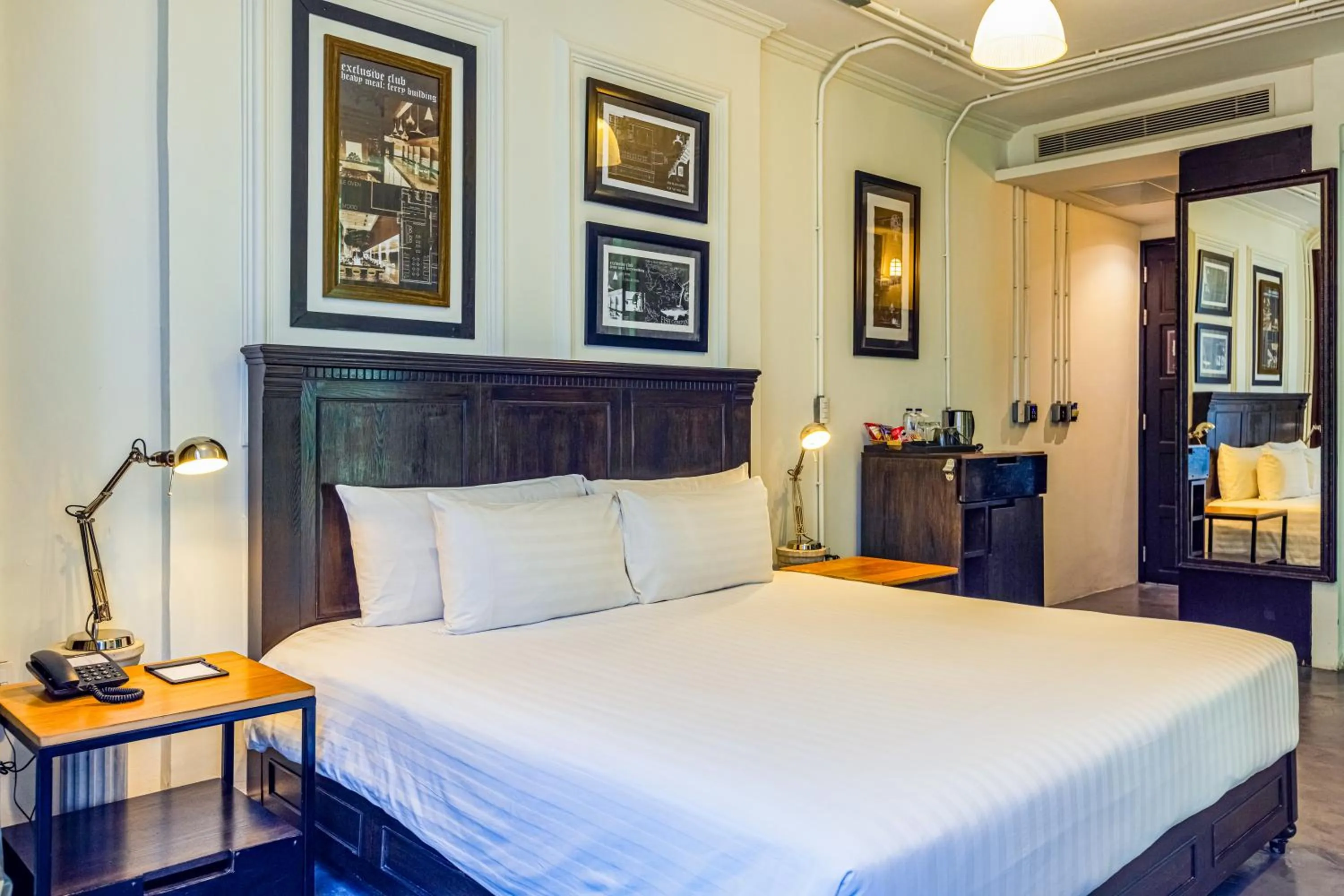 Bedroom, Bed in Pattaya Modus Beachfront Resort