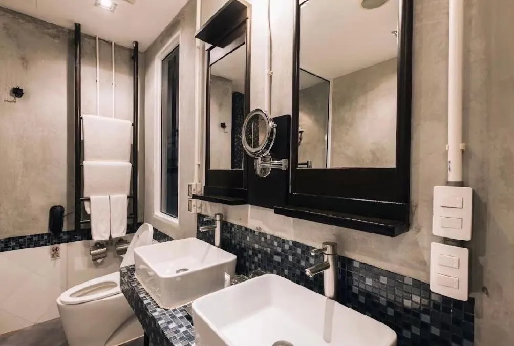 Toilet in Pattaya Modus Beachfront Resort