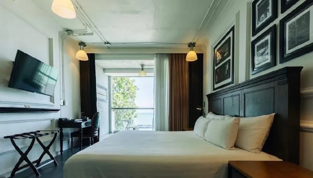 Garden view, Bed in Pattaya Modus Beachfront Resort