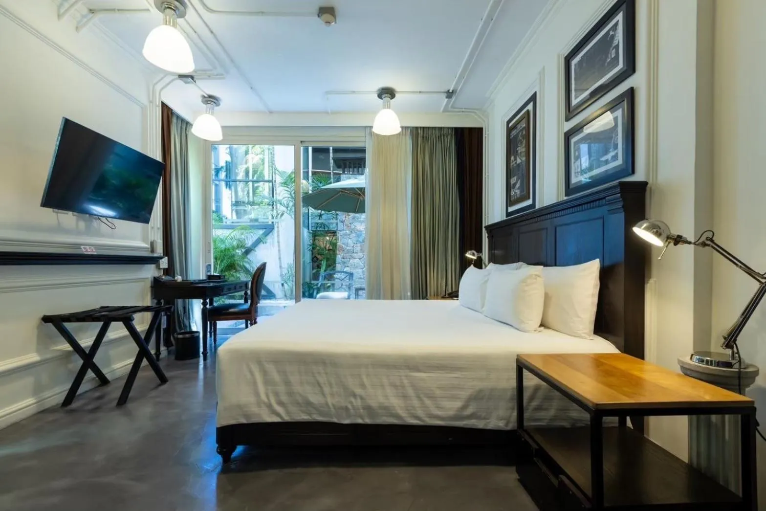 TV and multimedia, Bed in Pattaya Modus Beachfront Resort