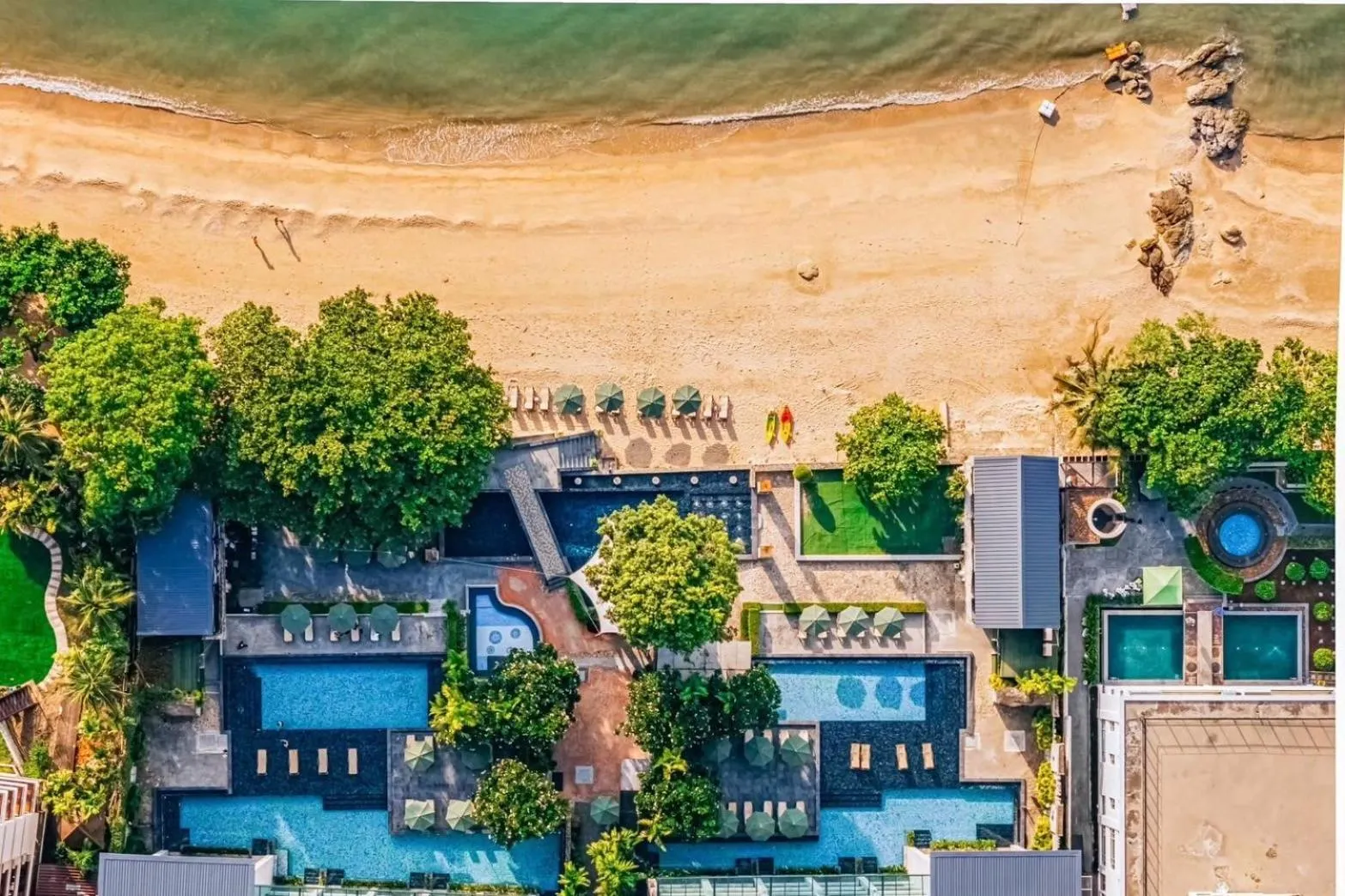 Swimming pool in Pattaya Modus Beachfront Resort
