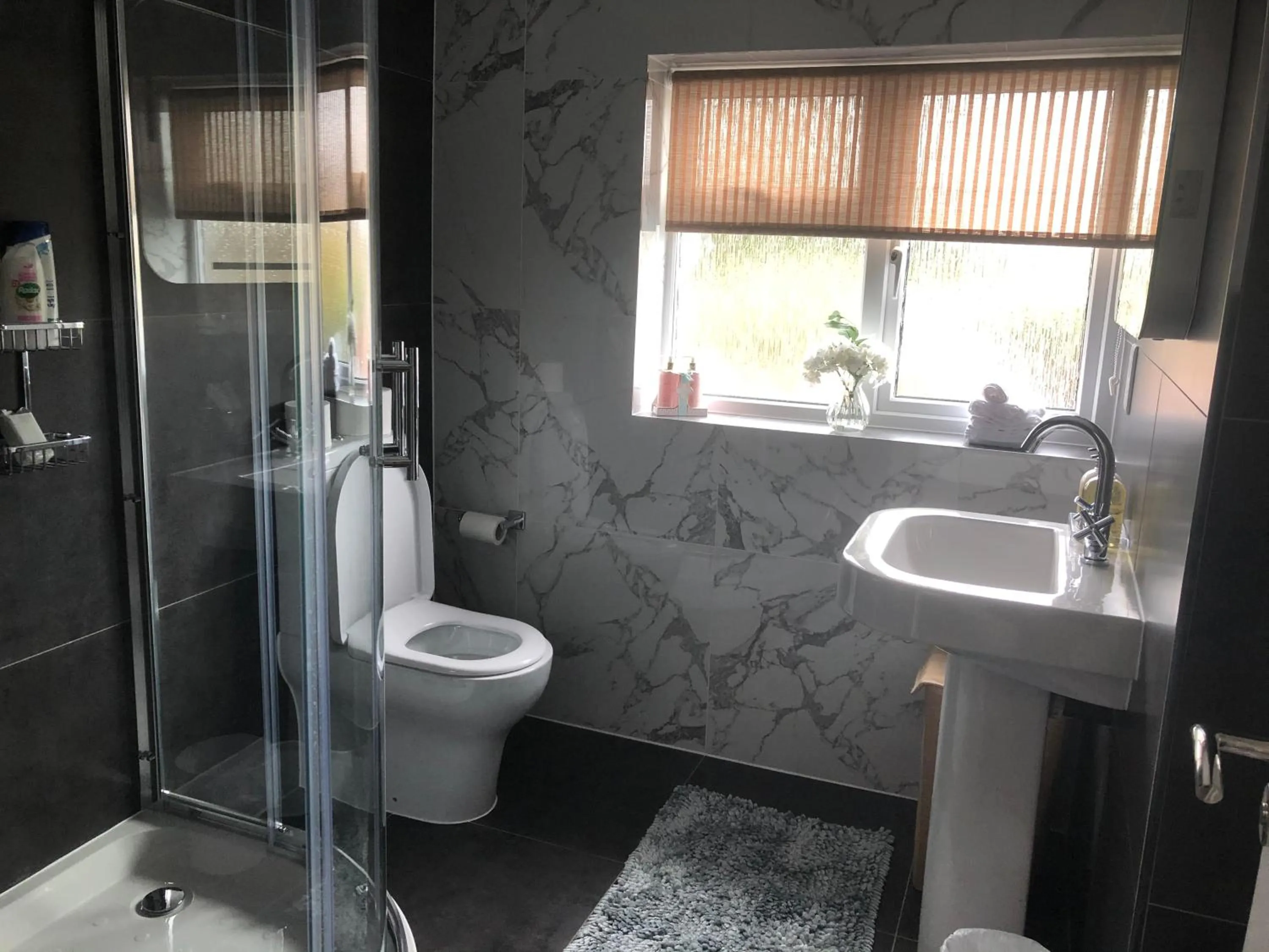 Shower in South Avenue B&B