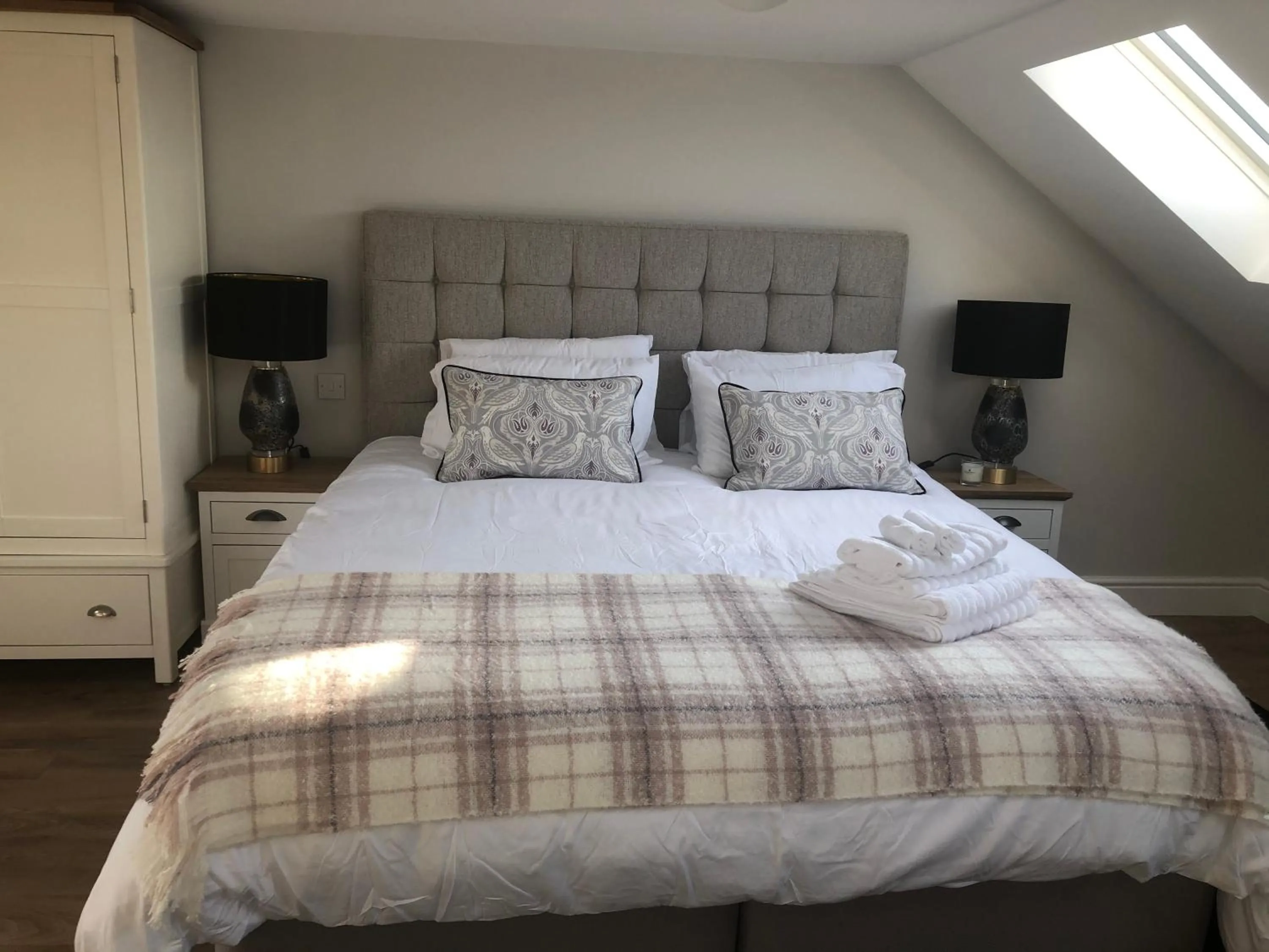 Photo of the whole room, Bed in South Avenue B&B