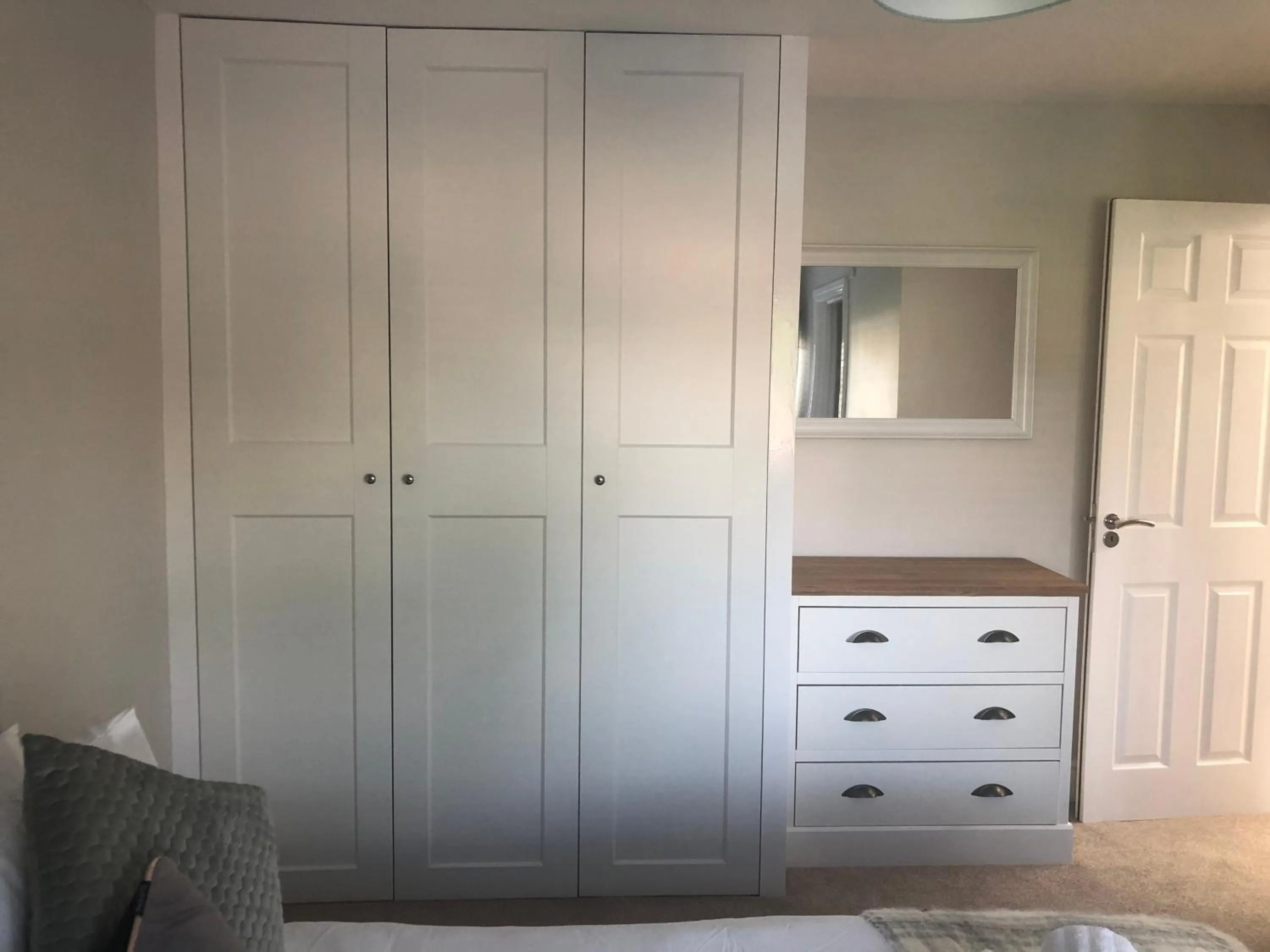 wardrobe in South Avenue B&B