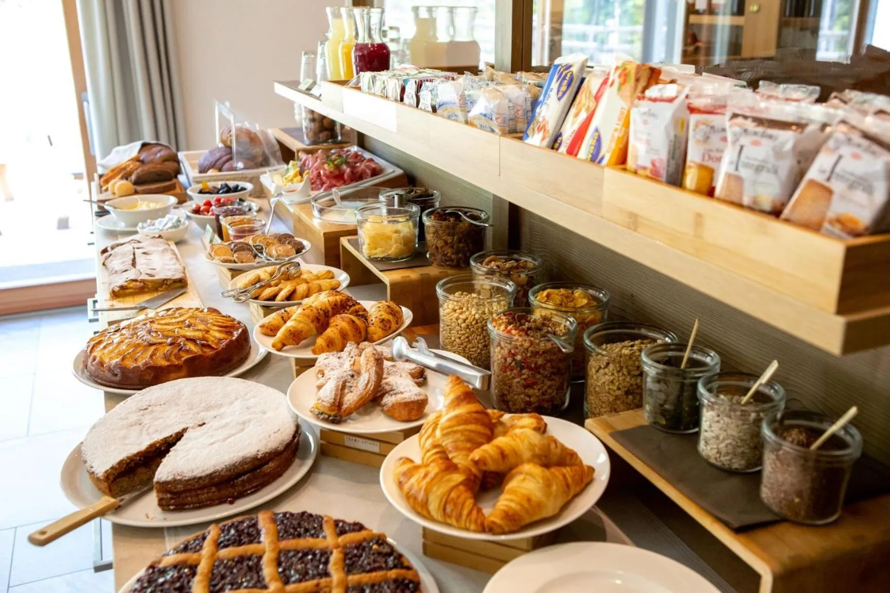 Breakfast in Chalet Tovel - Mountain Lake
