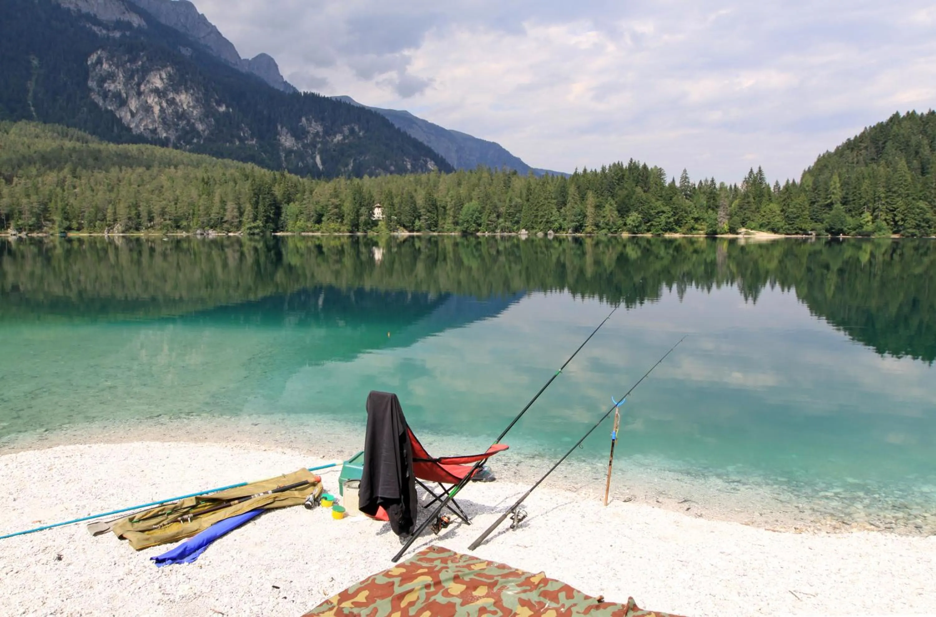 Day in Chalet Tovel - Mountain Lake