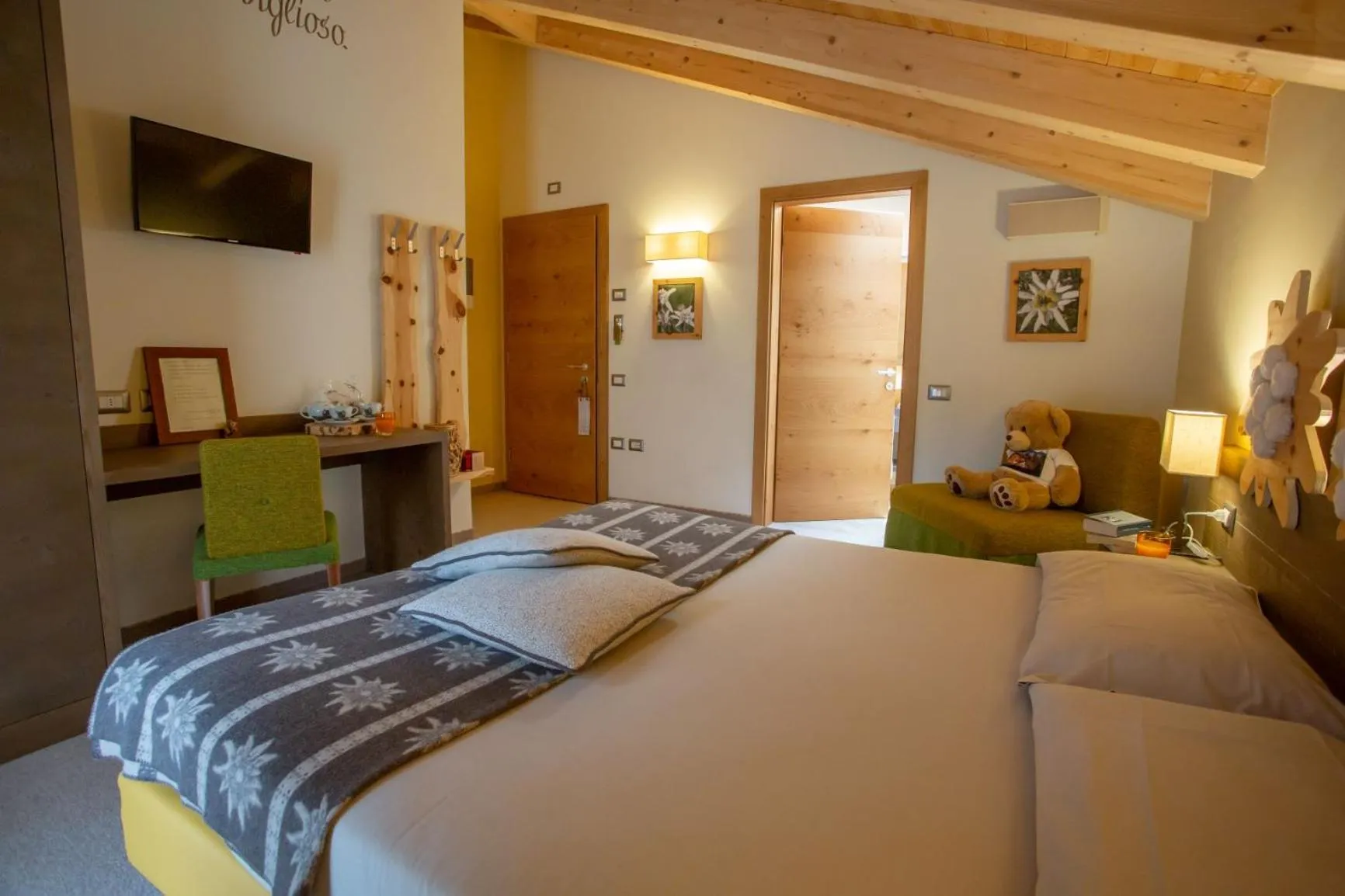 Decorative detail in Chalet Tovel - Mountain Lake