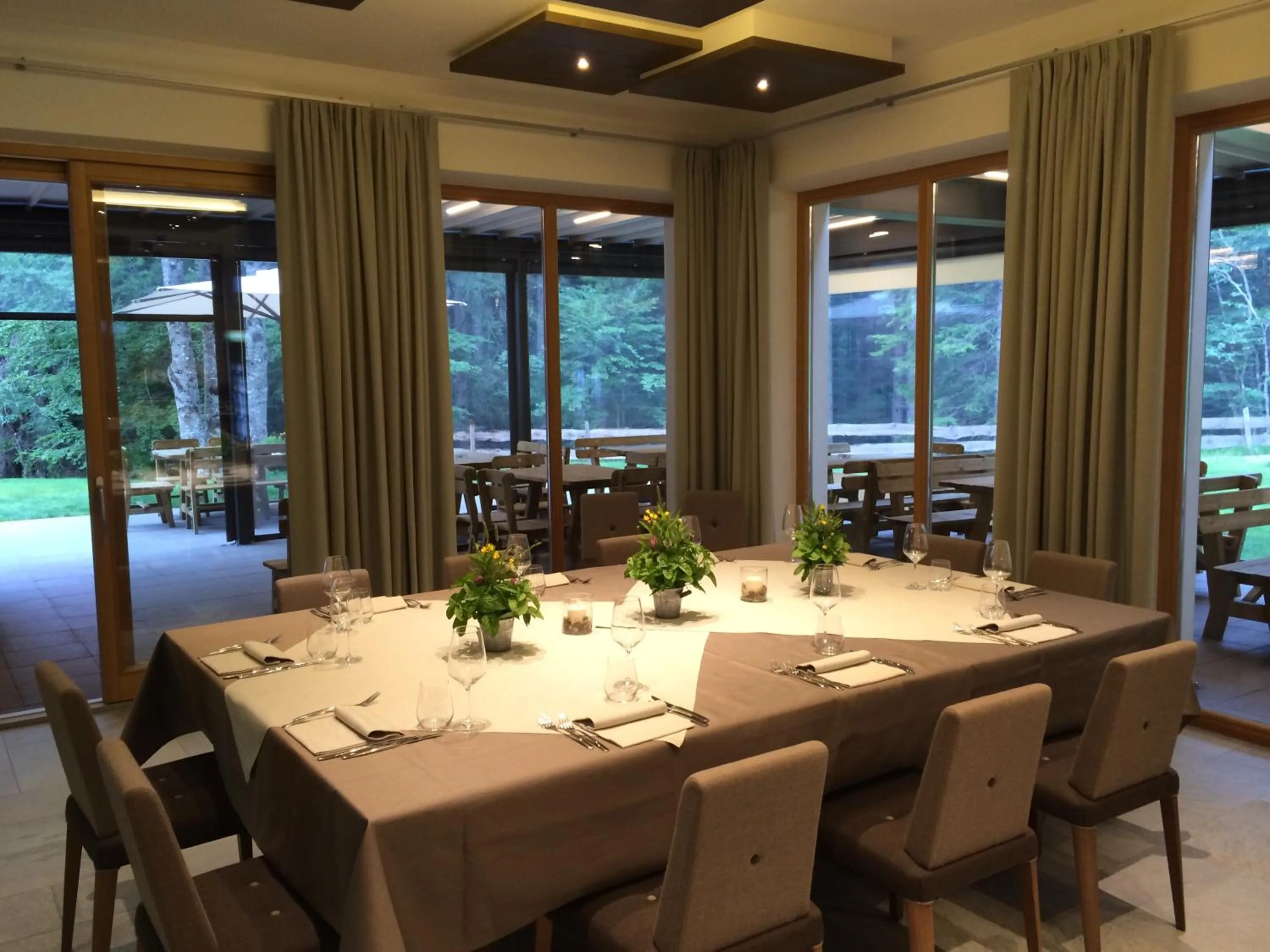 Restaurant/places to eat in Chalet Tovel - Mountain Lake