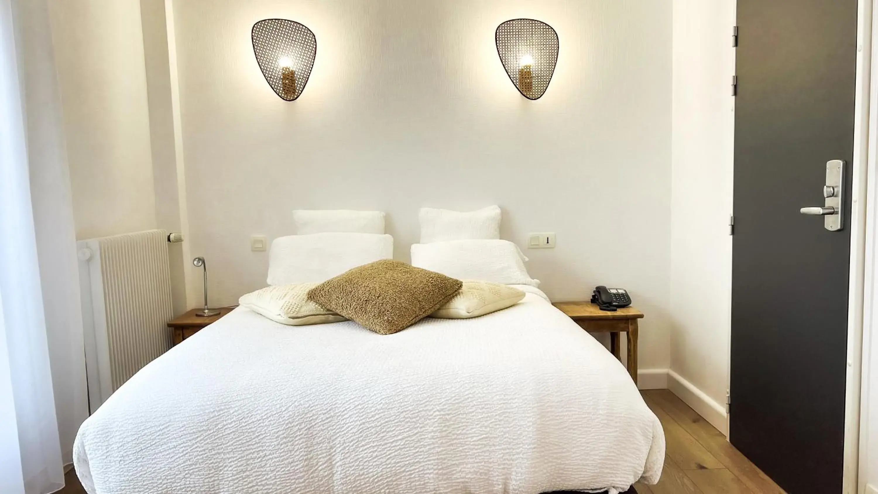 Bedroom, Bed in Logis hôtel Restaurant Le Faisan Dore Bedroom, Bed in Logis hôtel Restaurant Le Faisan Dore