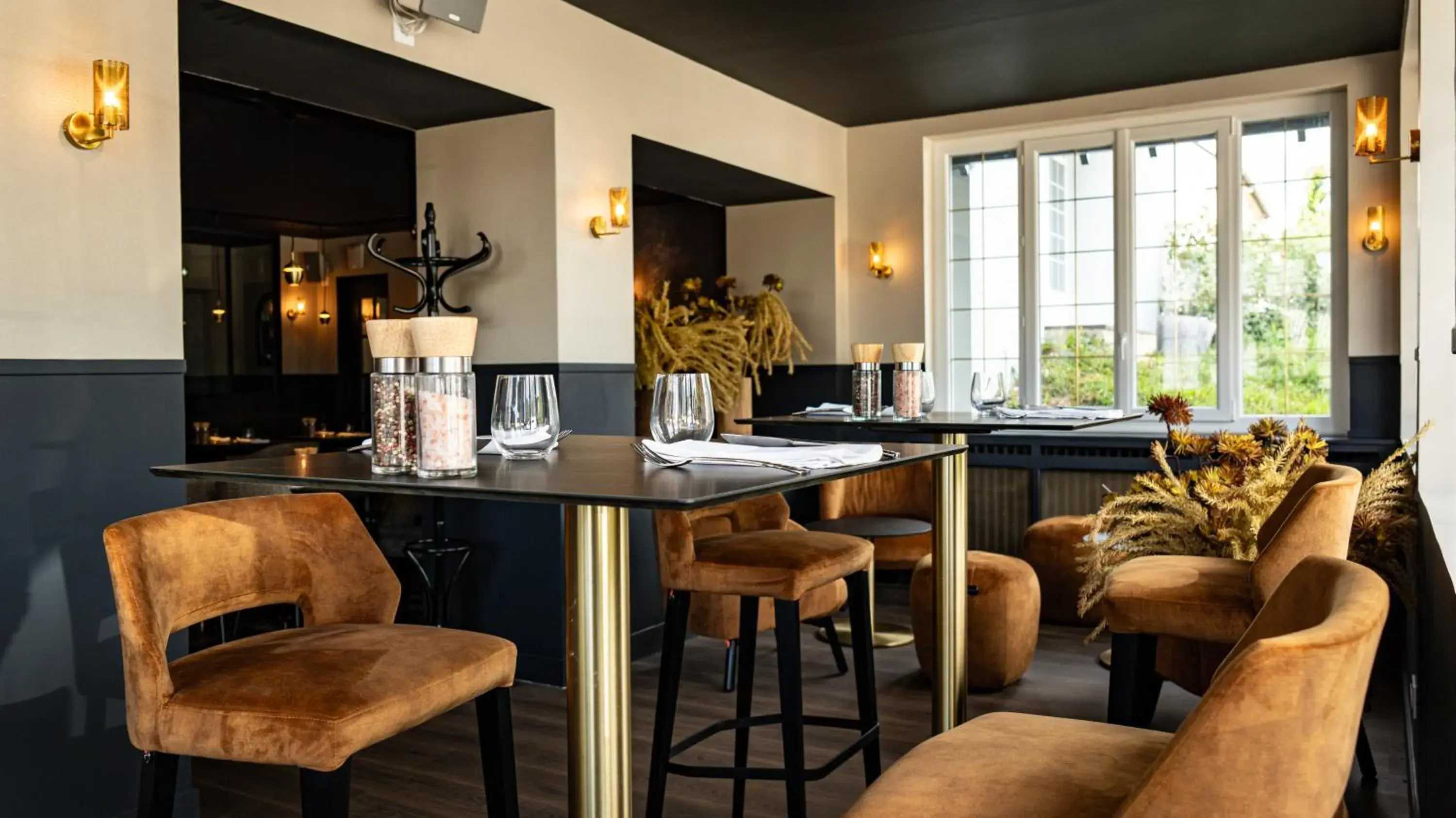 Living room in Logis hôtel Restaurant Le Faisan Dore Living room in Logis hôtel Restaurant Le Faisan Dore