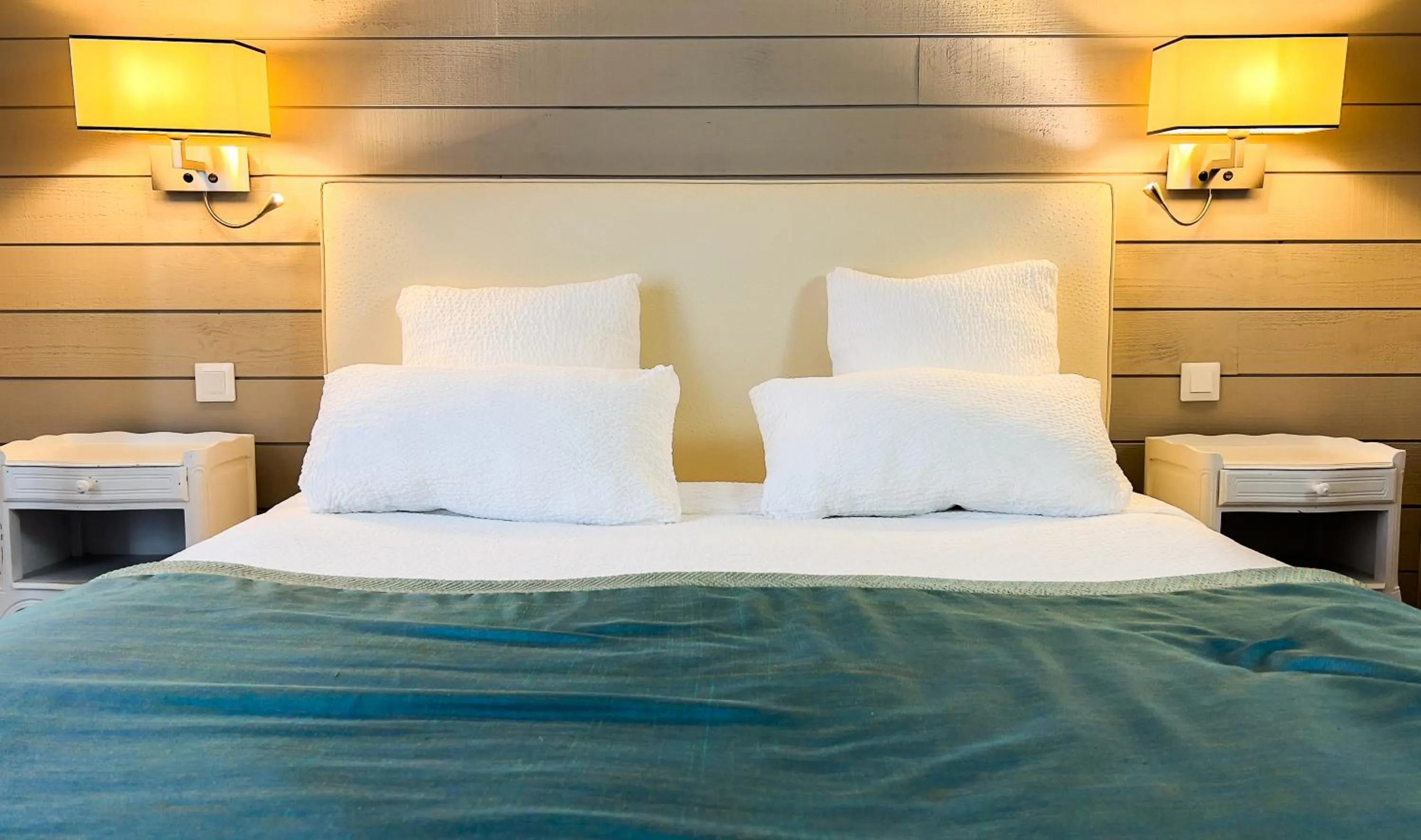 Bedroom, Bed in Logis hôtel Restaurant Le Faisan Dore