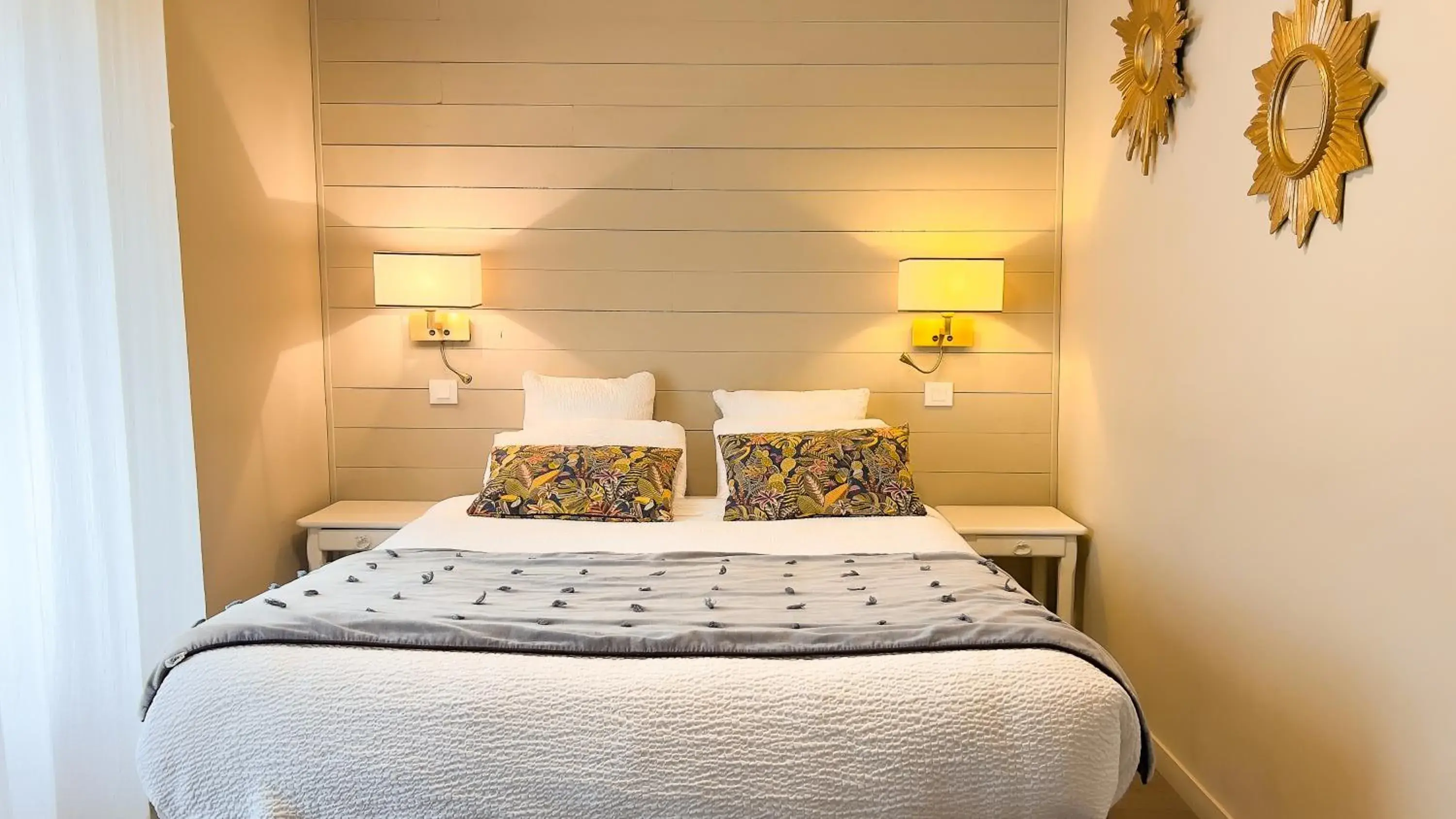 Bedroom, Bed in Logis hôtel Restaurant Le Faisan Dore Bedroom, Bed in Logis hôtel Restaurant Le Faisan Dore