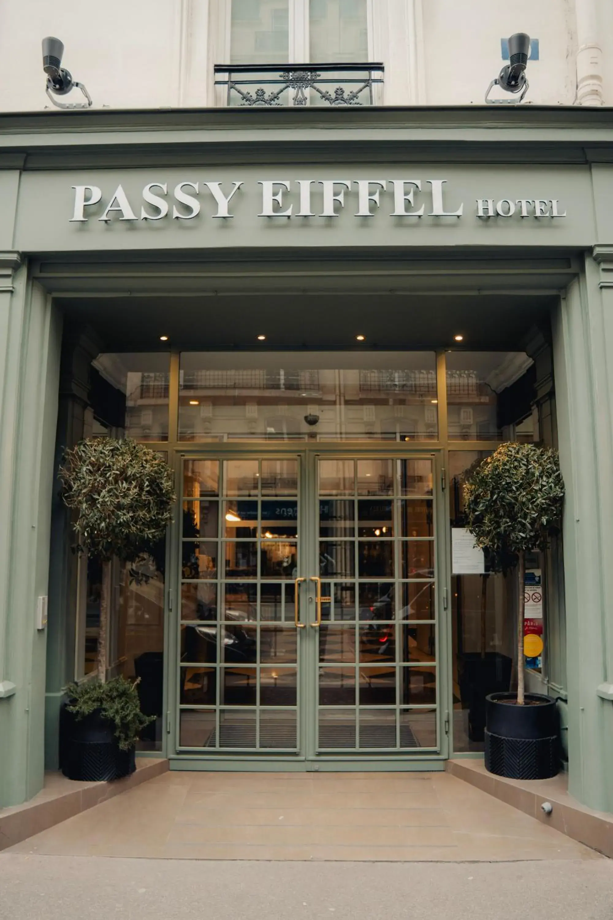 Property building in Passy Eiffel Property building in Passy Eiffel