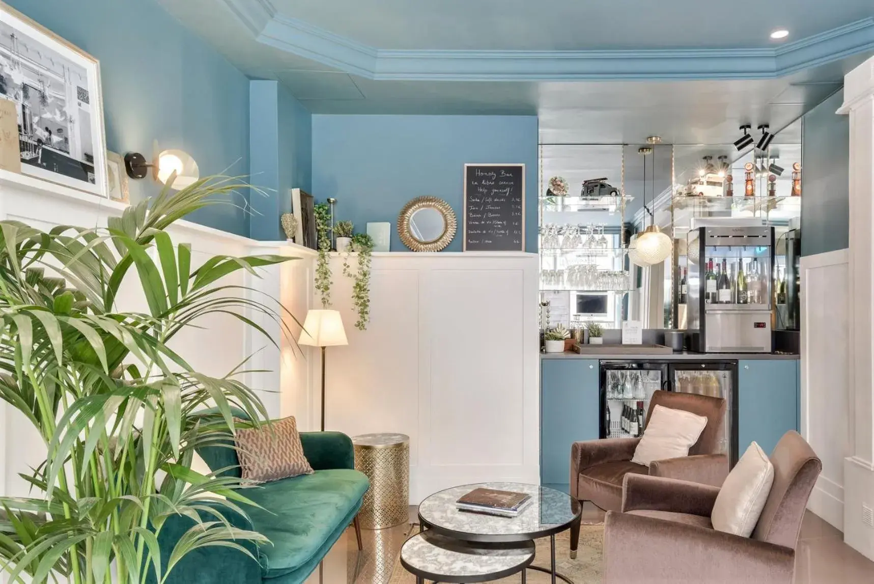 Lounge or bar in Passy Eiffel Lounge or bar in Passy Eiffel