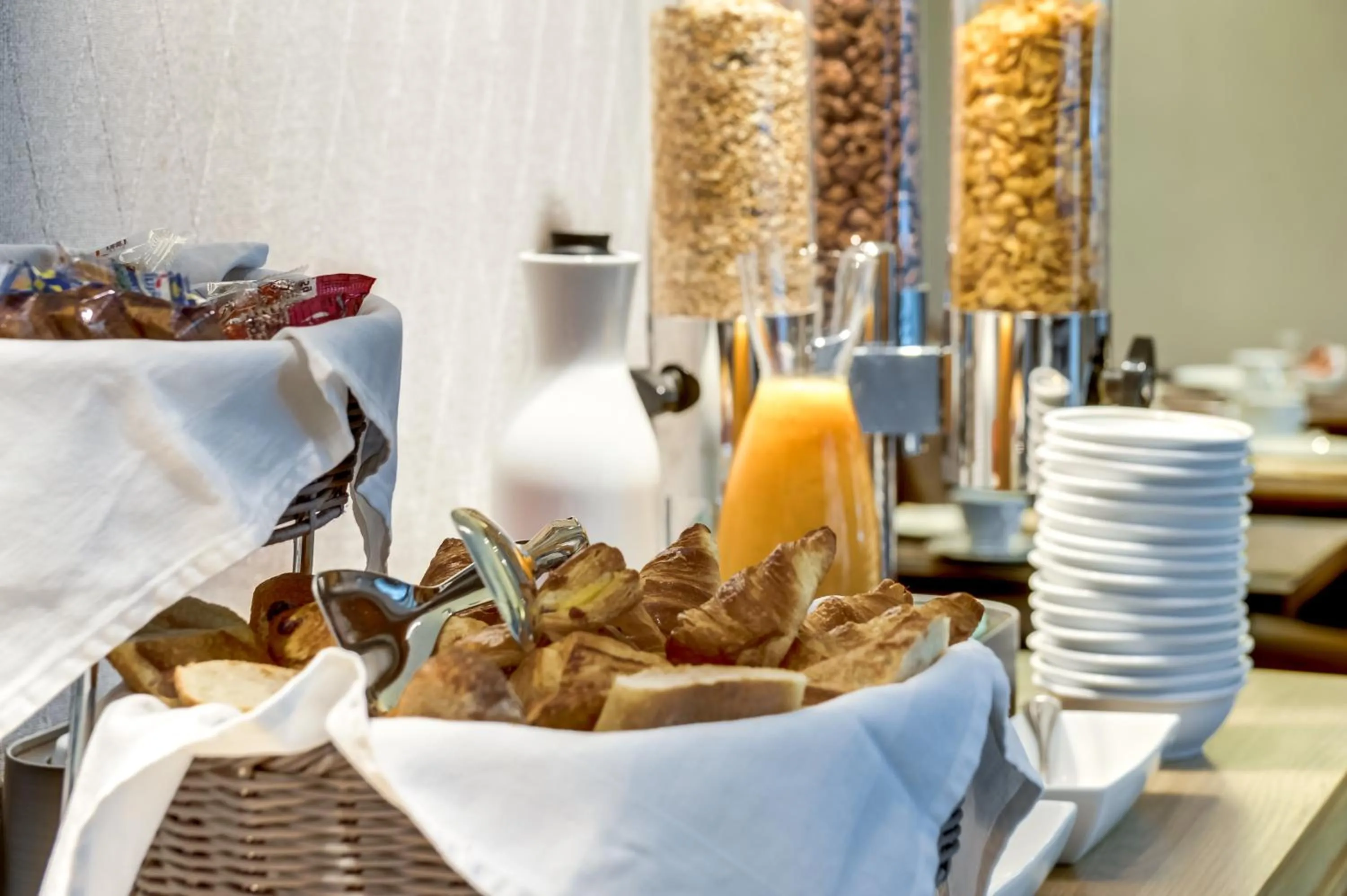 Buffet breakfast in Passy Eiffel