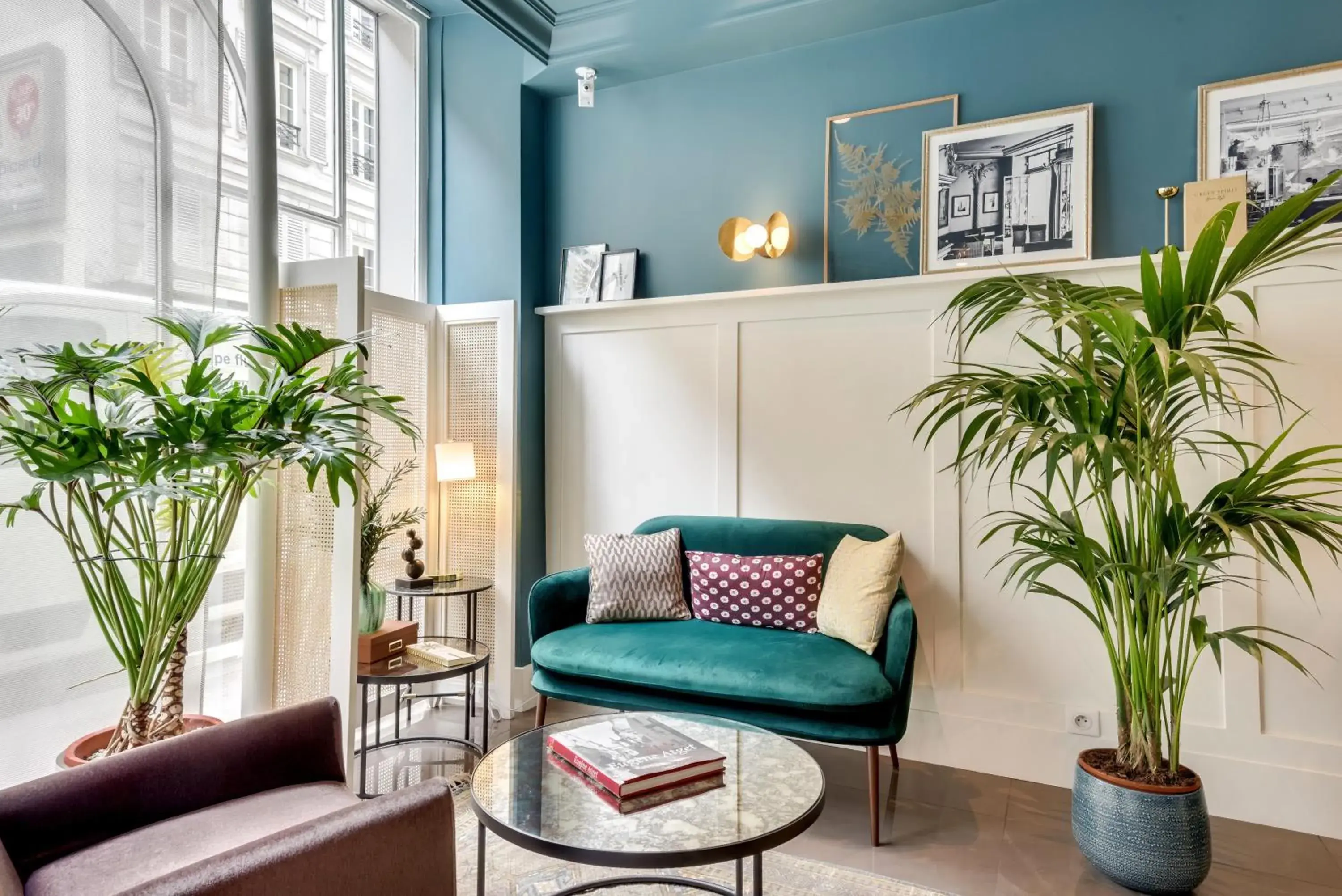 Lounge or bar in Passy Eiffel Lounge or bar in Passy Eiffel