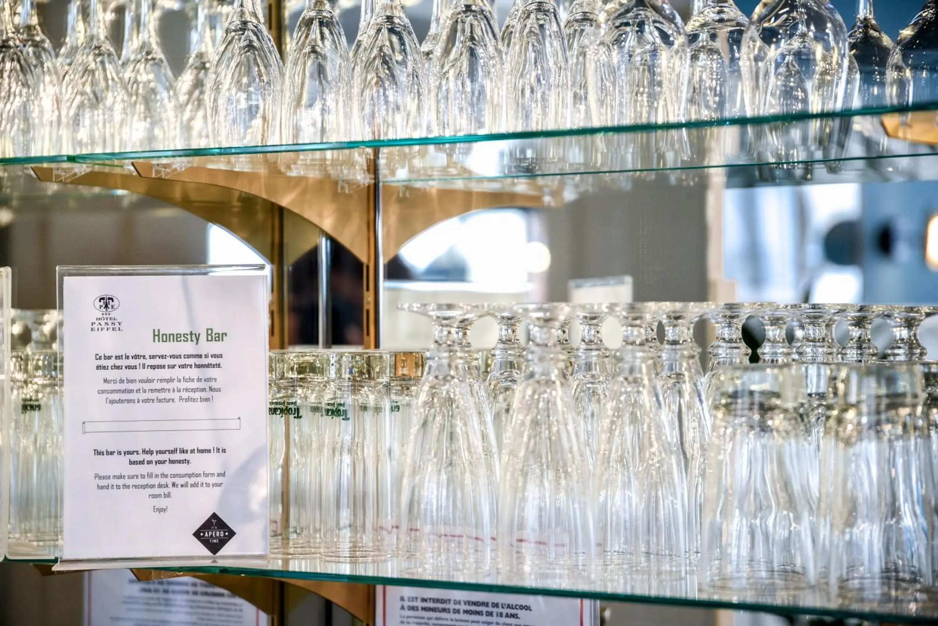 Lounge or bar in Passy Eiffel Lounge or bar in Passy Eiffel