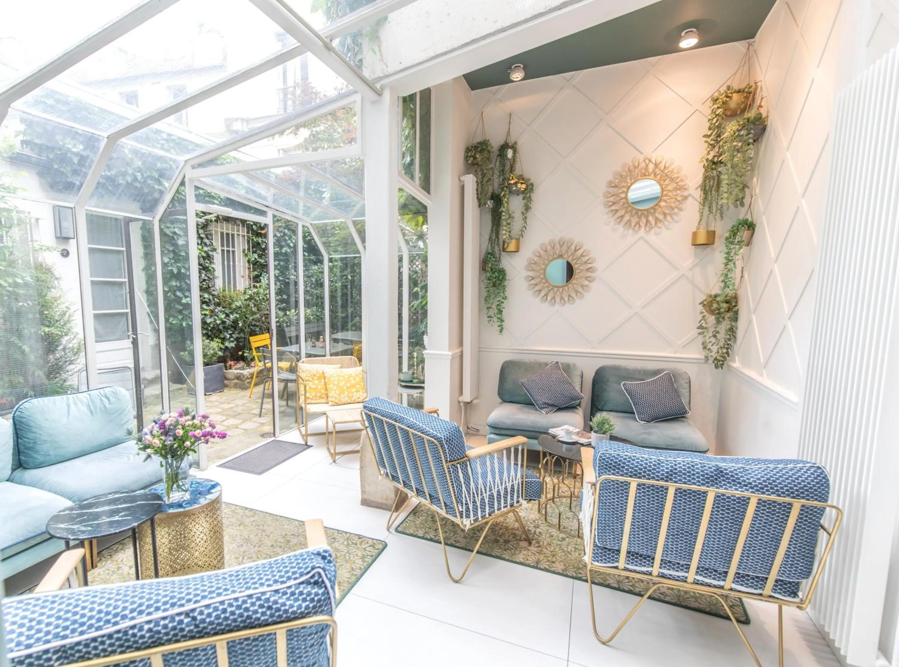 Garden view in Passy Eiffel