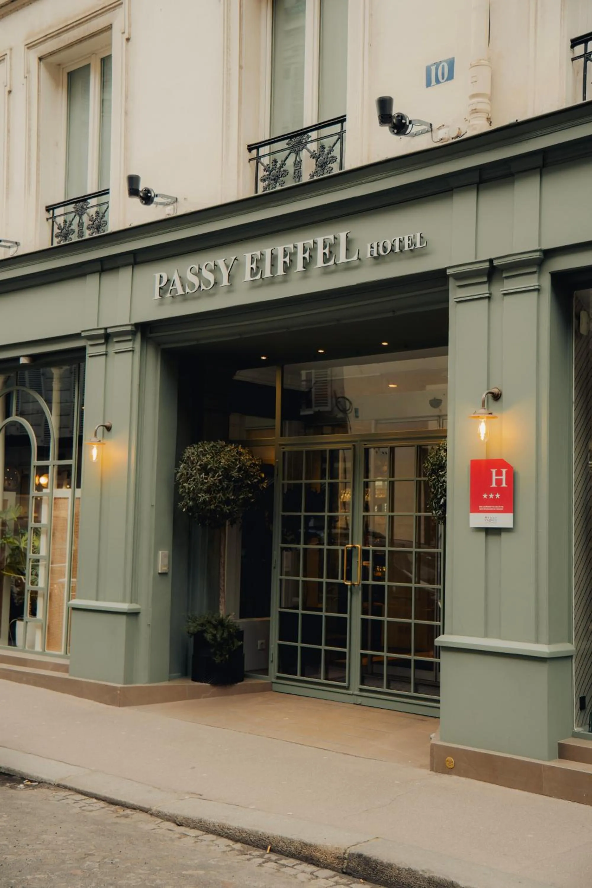 Property building in Passy Eiffel