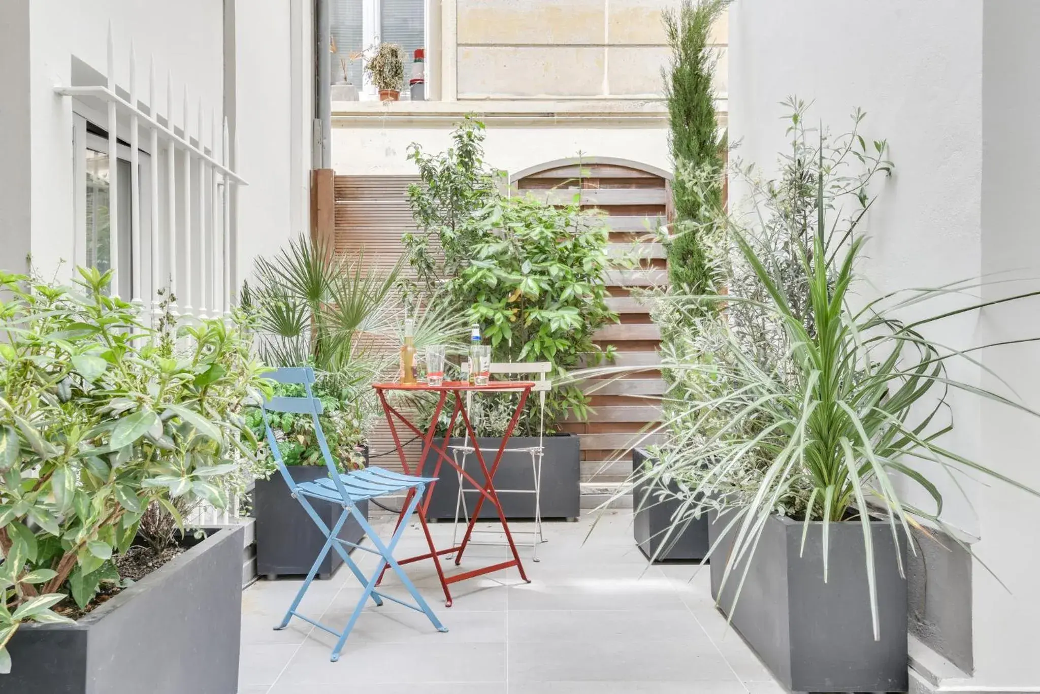 Property building in Passy Eiffel Property building in Passy Eiffel